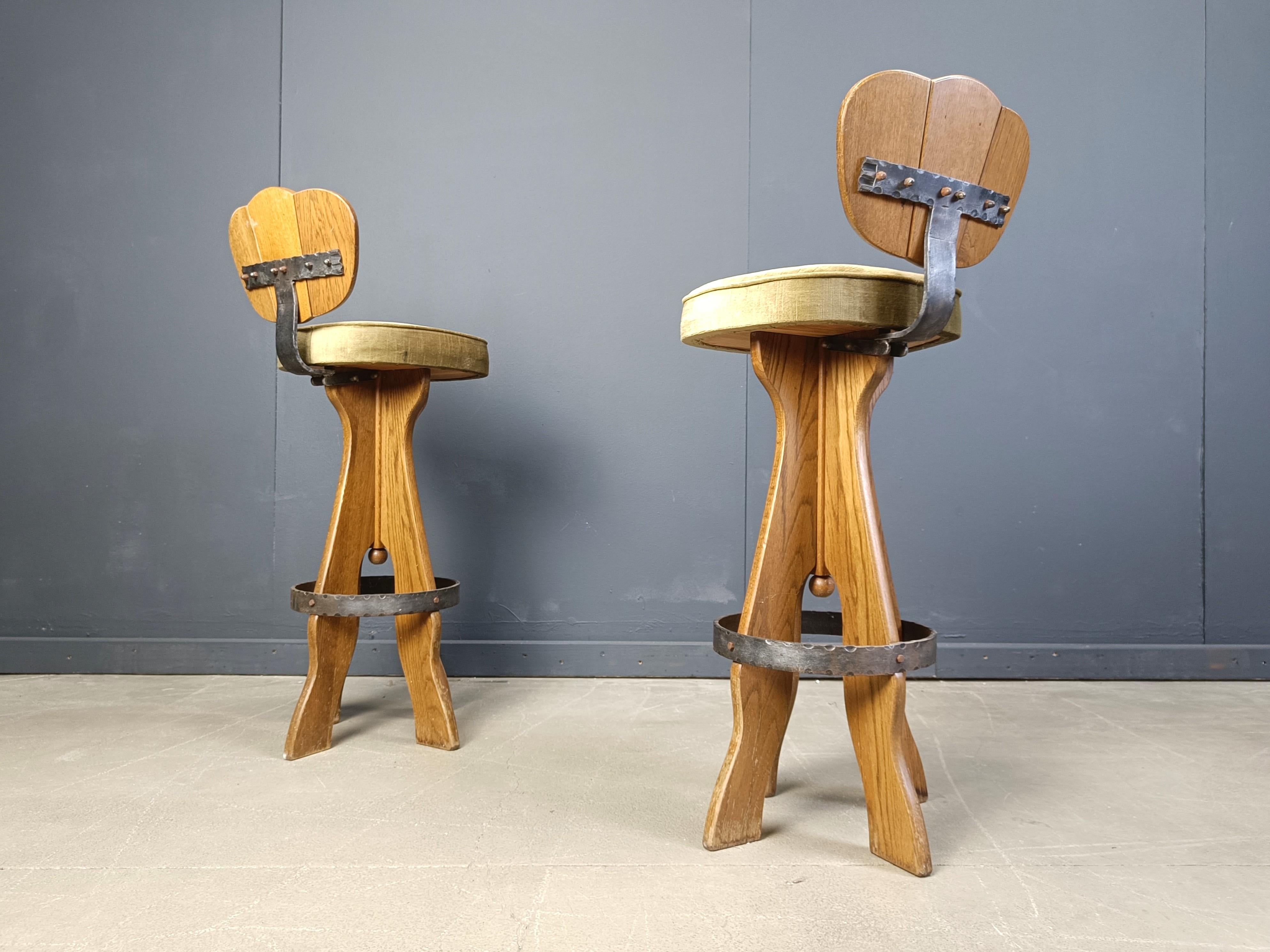 Set of 4 vintage brutalist bar stools, 1960s In Good Condition For Sale In Leuven, Vlaams Gewest