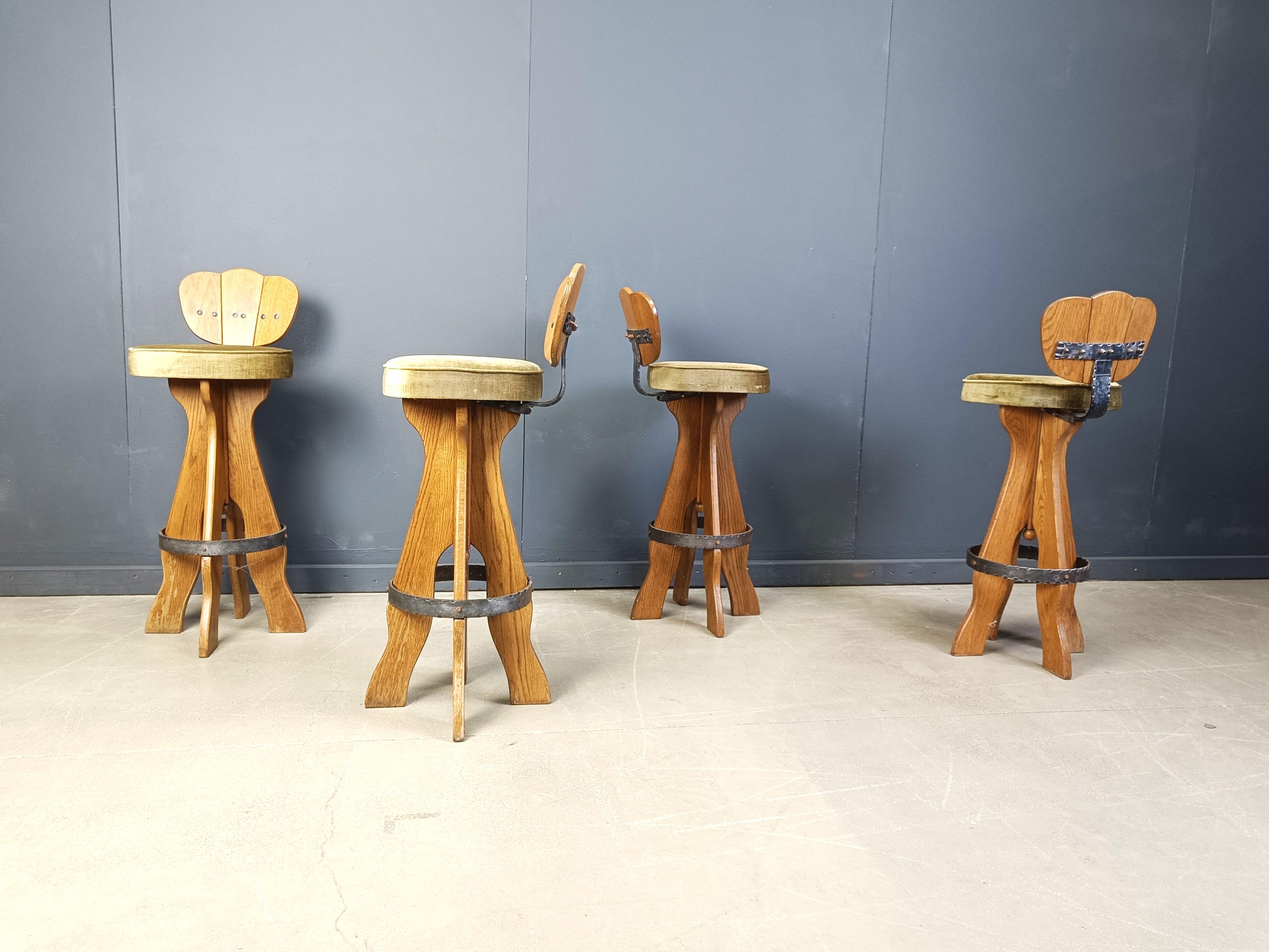 Set of 4 vintage brutalist bar stools, 1960s For Sale 1