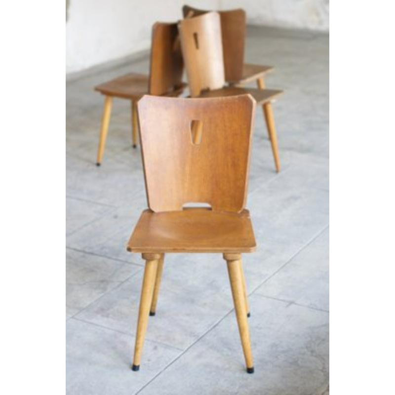 Set of 4 Vintage Brutalist Wooden Chairs, 1960s

Vintage Design
These four chairs capture the powerful aesthetic and the originality of the brutalist movement of the 60s. Their unique and daring design embodies the spirit of this revolutionary