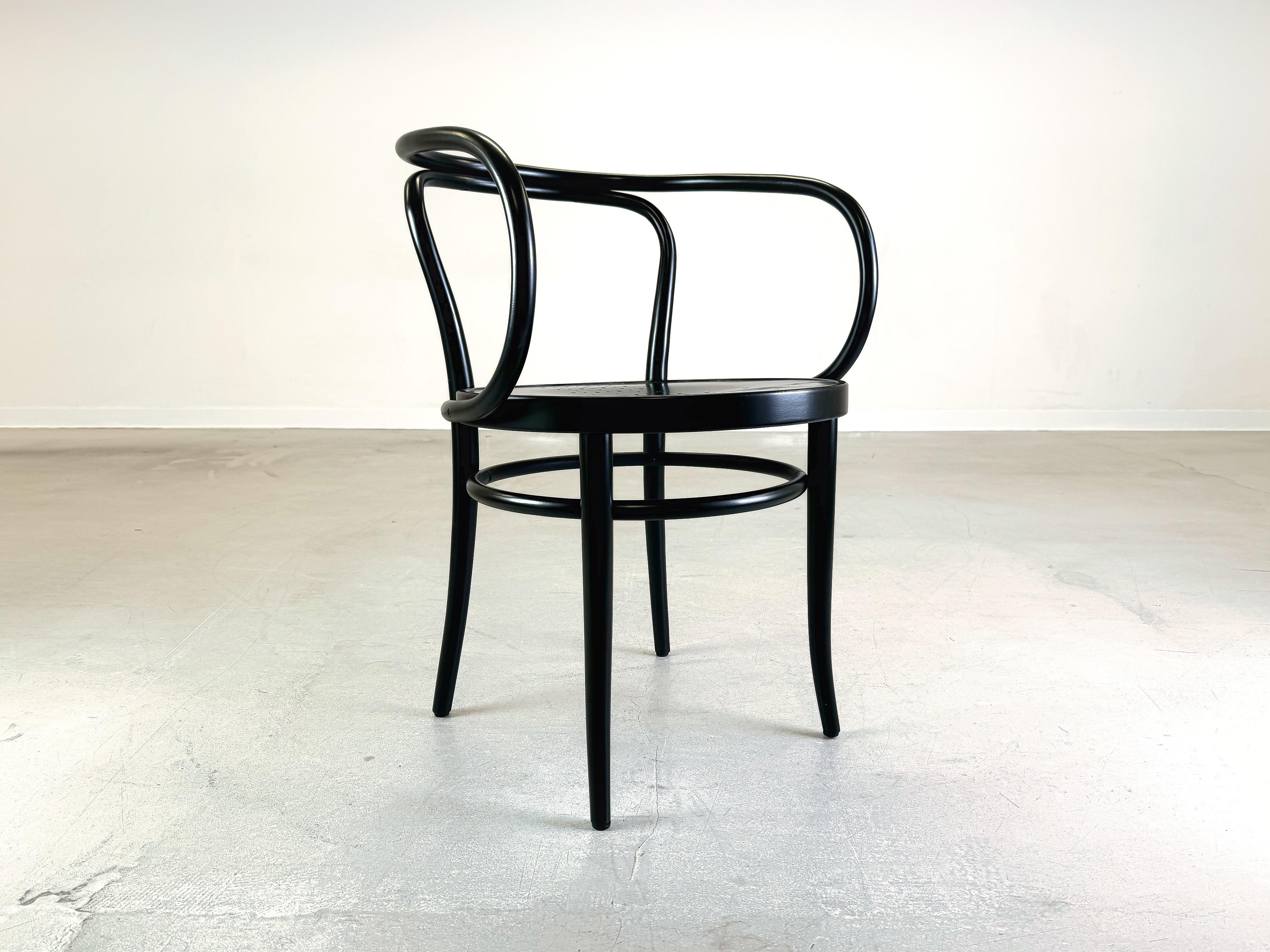 Late 20th Century Set of 4 vintage chair Thonet 209 bentwood chair beech black