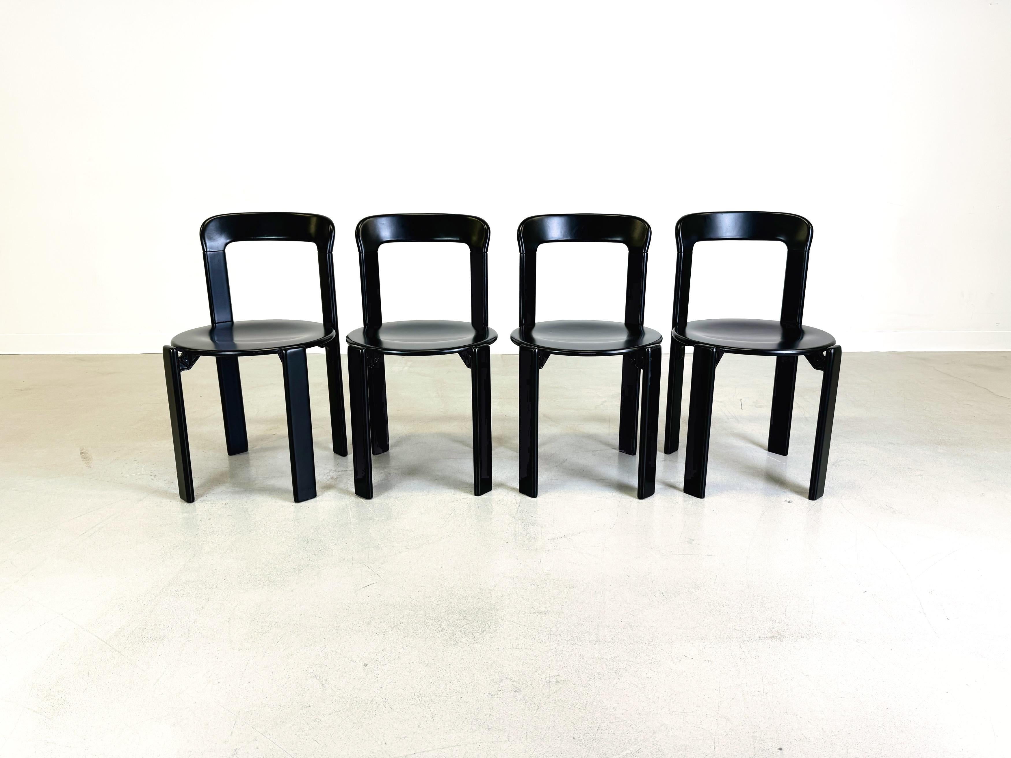 Suisse Ensemble de 4 chaises vintage Bruno Rey noires Kusch & Co des années 1970 design nouveau laqué en vente