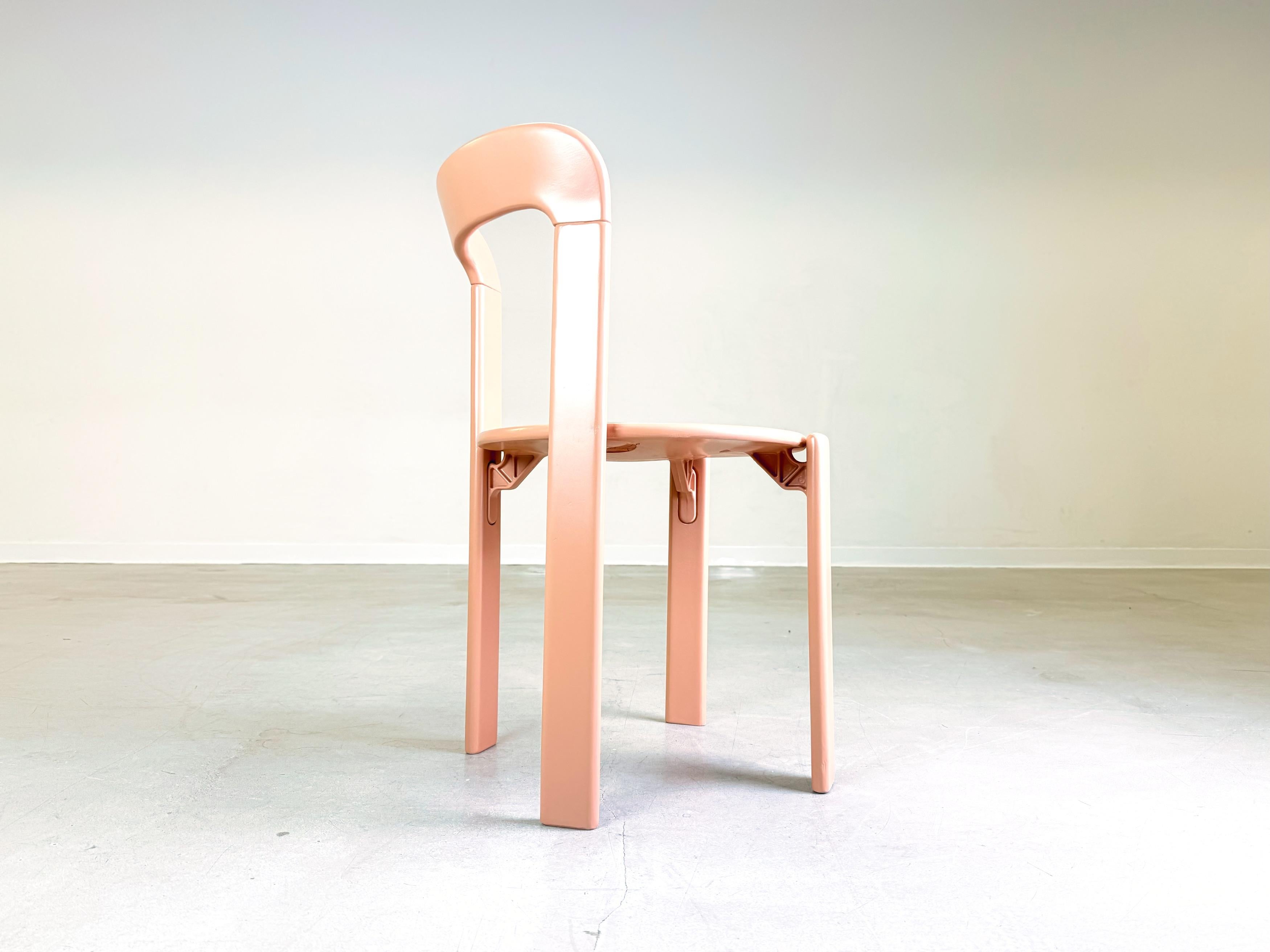 Set of 4 vintage chairs Bruno Rey Kusch & Co beige red 1970s design new lacquere In Excellent Condition For Sale In Berlin, DE