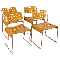 Ensemble de 4 chaises vintage des années 70 Omkstak Design R. Kinsman Bieffeplast