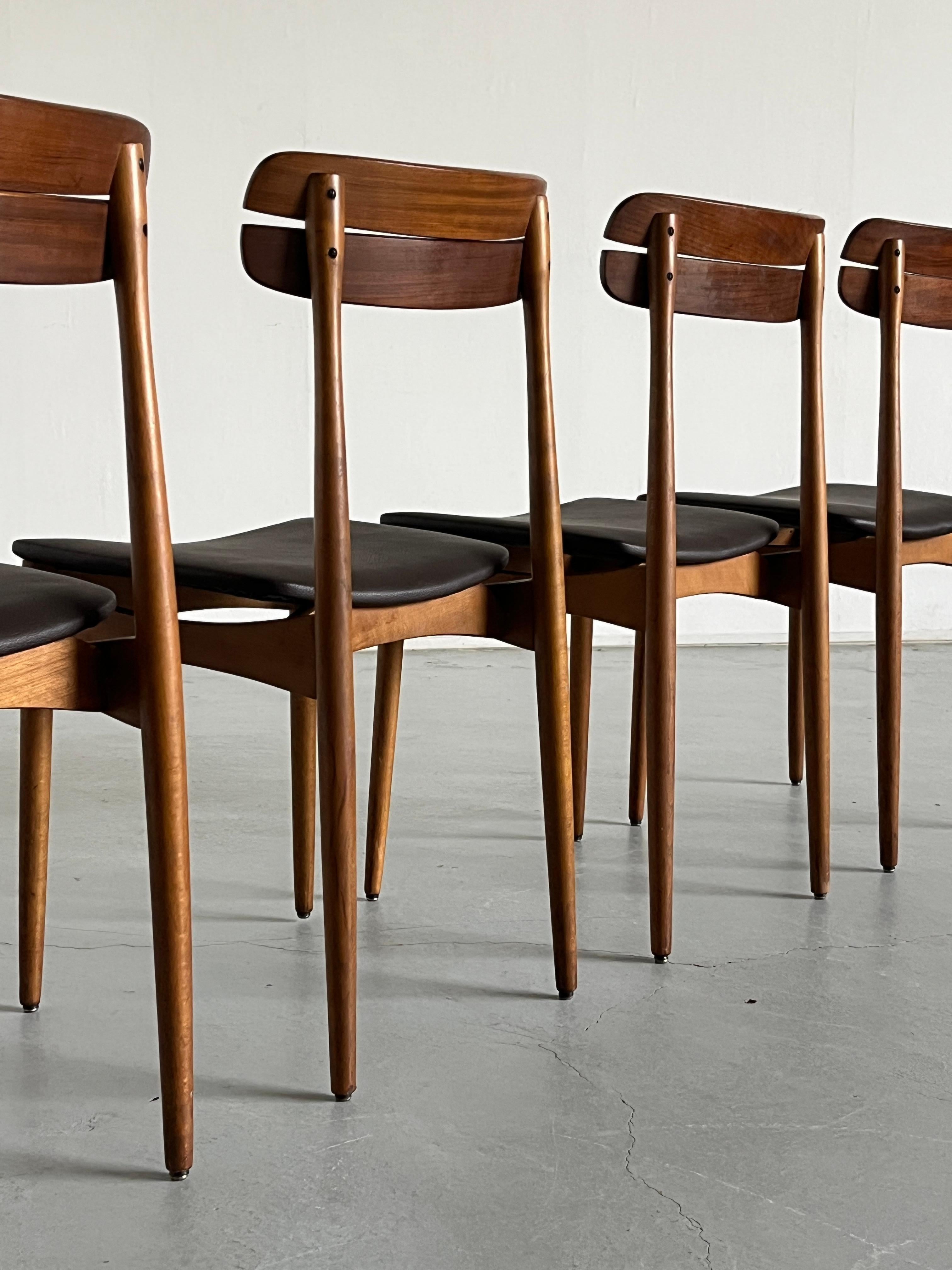 Satz von 4 Vintage Danish Design Esszimmerstühlen aus Teakholz, 1960er Jahre Dänemark (Kunstleder) im Angebot