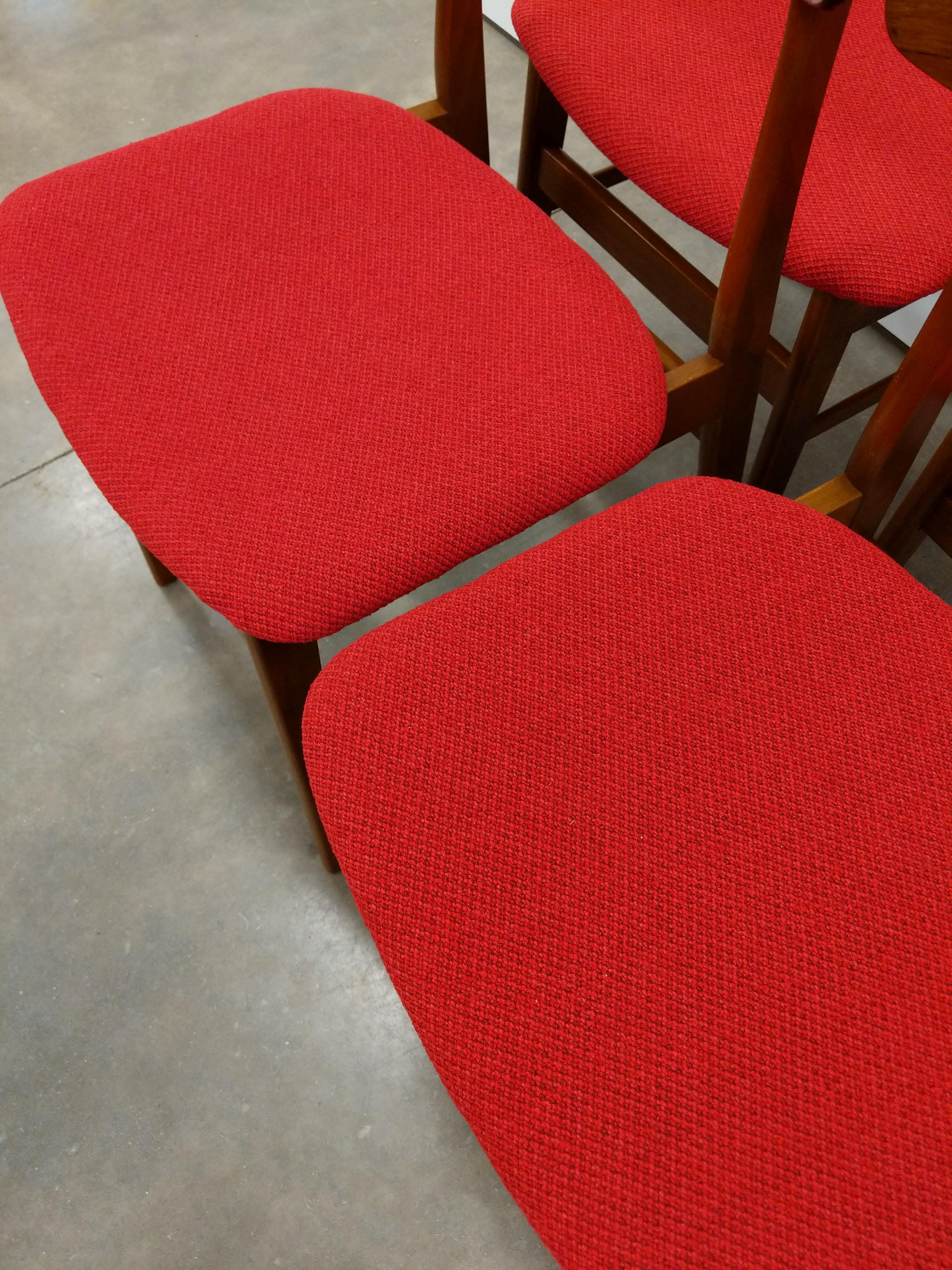 Set of 4 Vintage Danish Mid Century Modern Dining Chairs For Sale 4