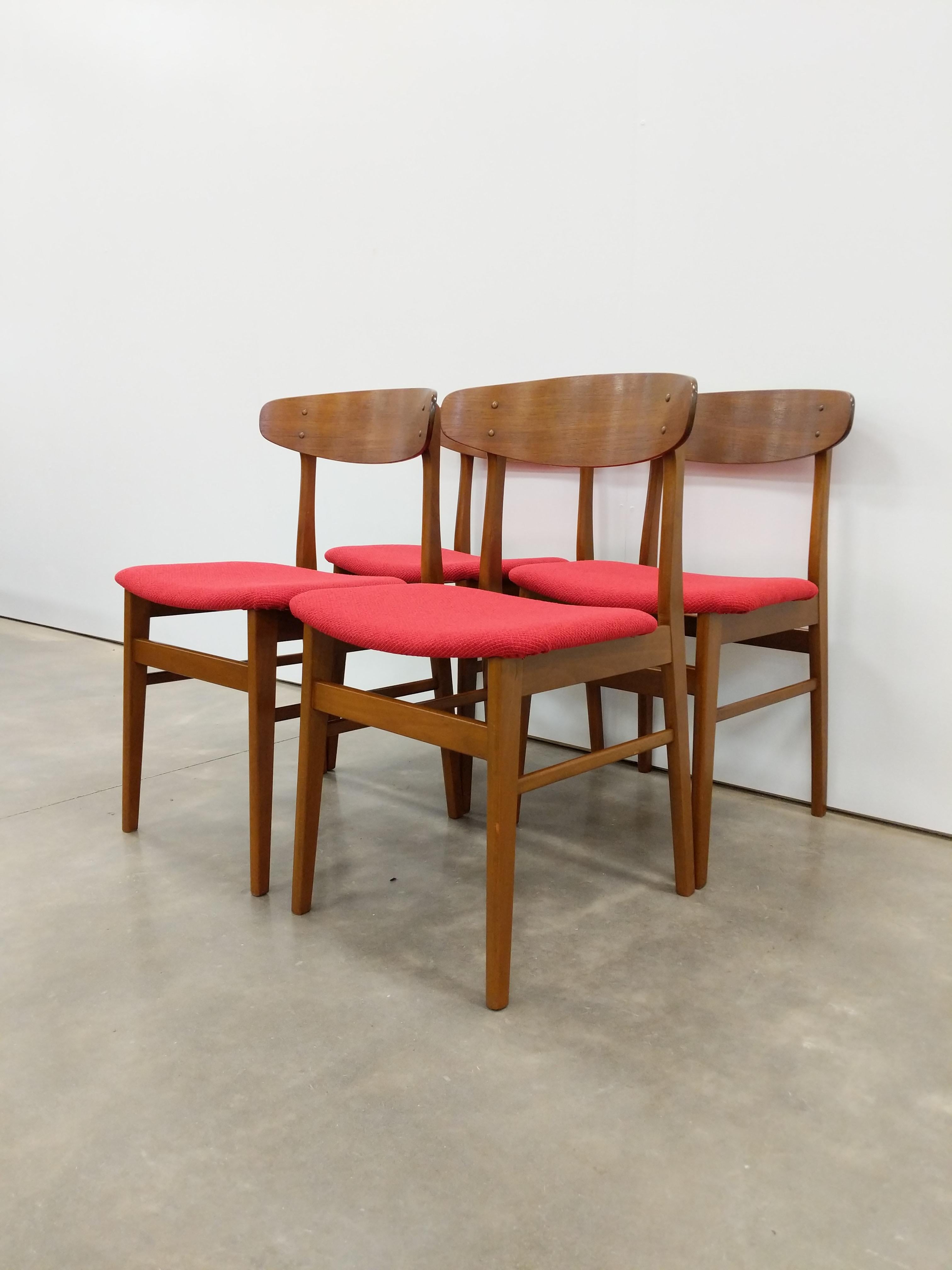 Wood Set of 4 Vintage Danish Mid Century Modern Dining Chairs For Sale