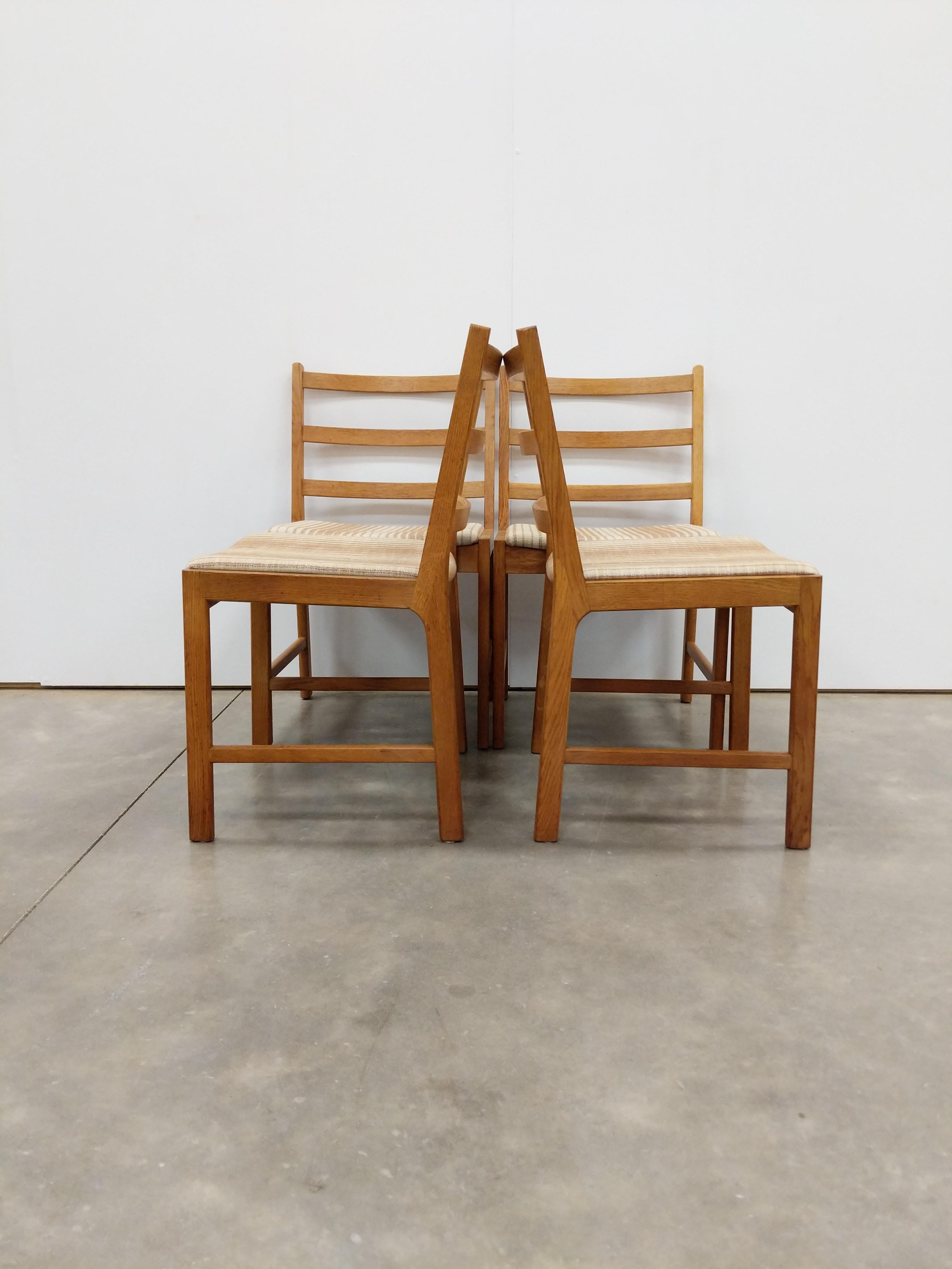Set of 4 Vintage Danish Modern Oak Dining Chairs In Good Condition For Sale In Gardiner, NY