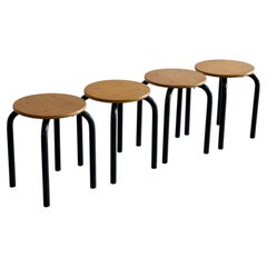 4er-Set dänischer Vintage-Hocker im Mid-Century-Modern-Stil aus Beeche und Metall