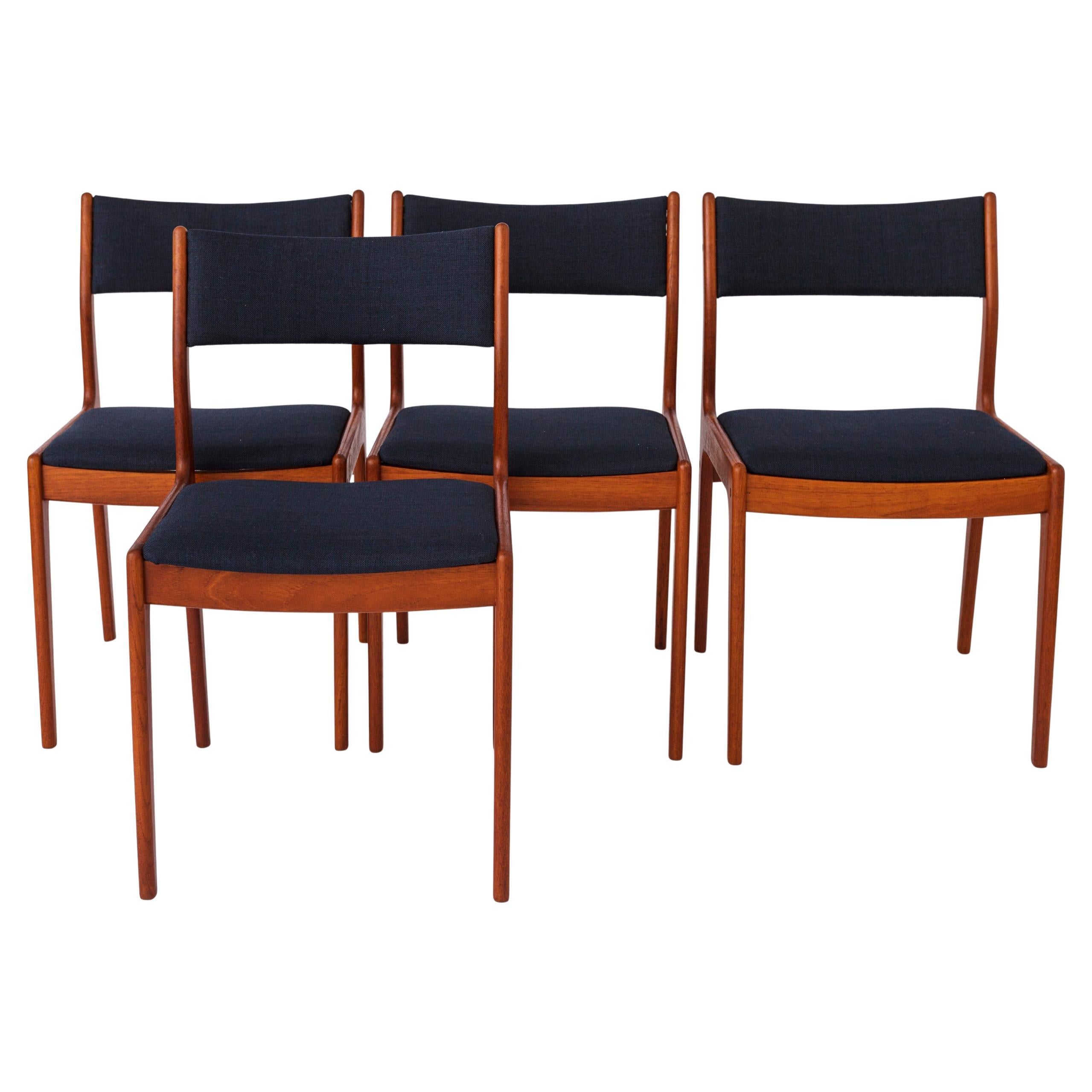 Set of 4 Vintage Danish Teak Chairs  Johannes Andersen  Idum Møbelfabrik  196