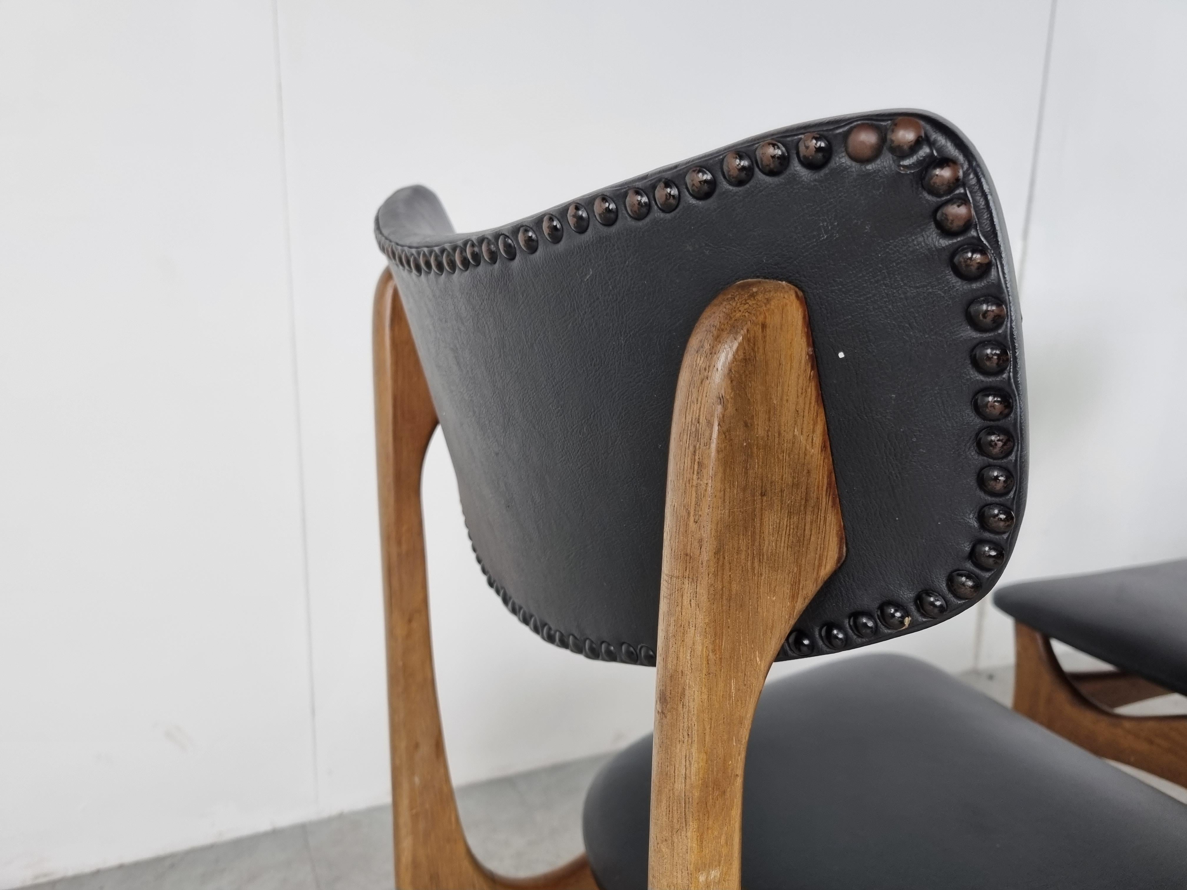 Mid-century dining chairs designed by Louis van Teeffelen.

Beautifully crafted curved teak frames with a black leatherette upholstery.

The chairs are in a good original condition.

1960s - Netherlands

Height: 86cm/33.85
