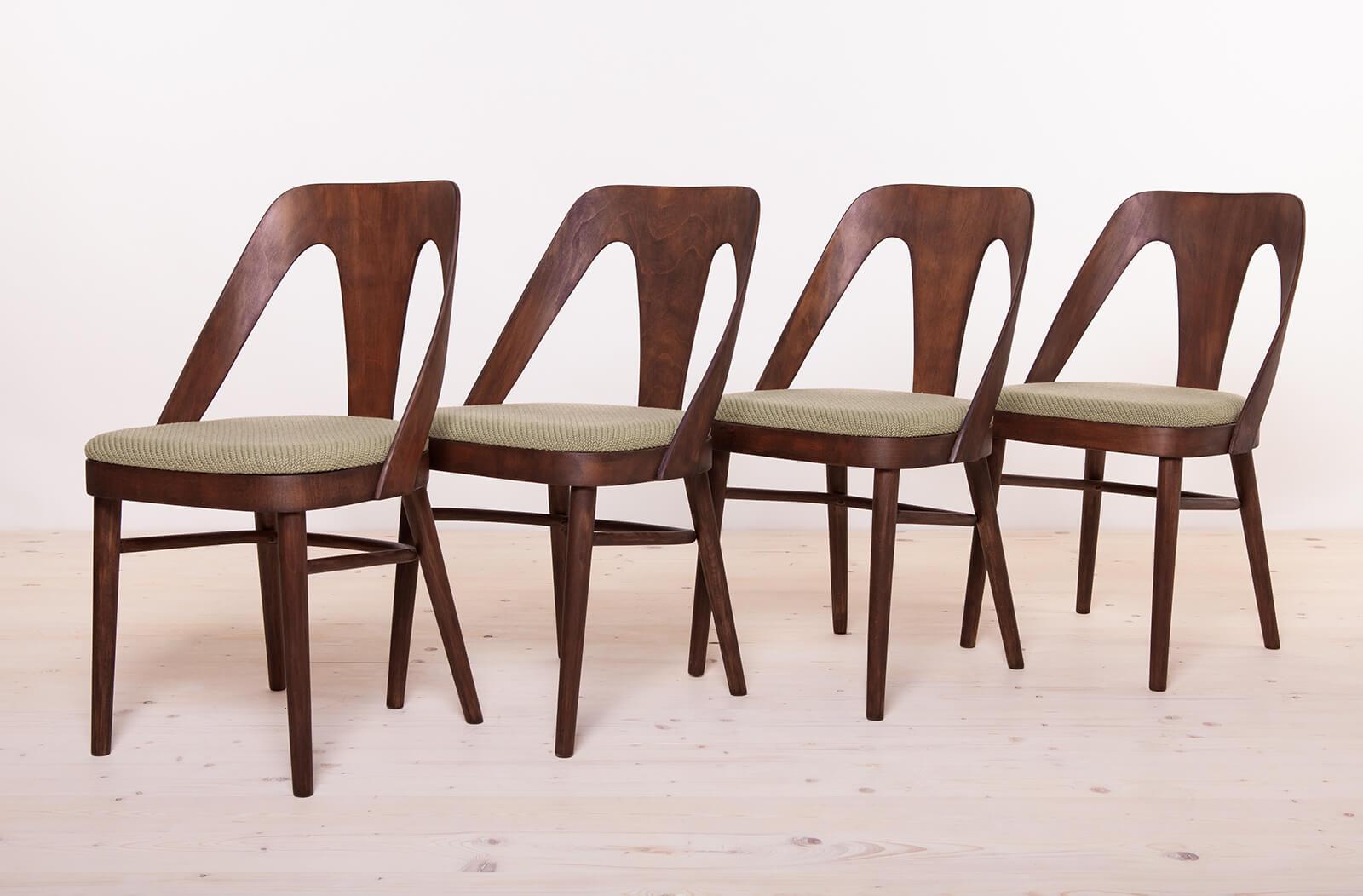 These iconic A6070 chairs were meticulously crafted in the 1950s at the renowned Bentwood Furniture Factory – FAMEG in Radomsko, Poland. Amidst the plethora of models produced by Fameg during that era, the A6070 chairs stand out, boasting an