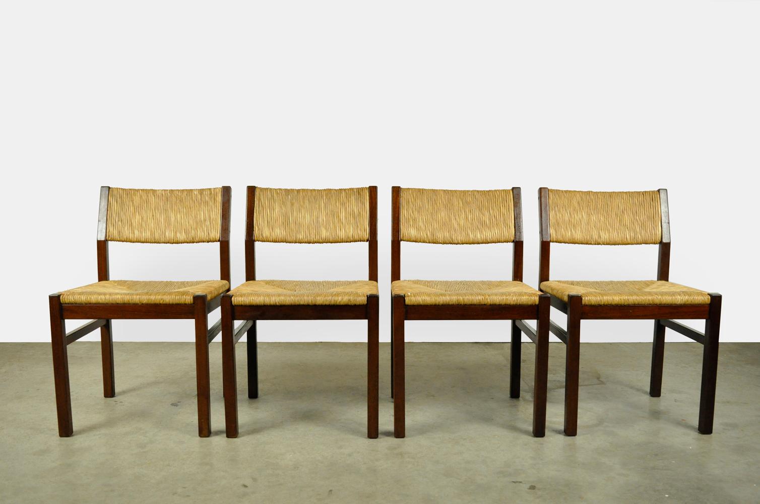 Mid-Century Modern Ensemble de 4 chaises de salle à manger vintage avec assise en roseau par Pastoe, années 1970, Pays-Bas en vente