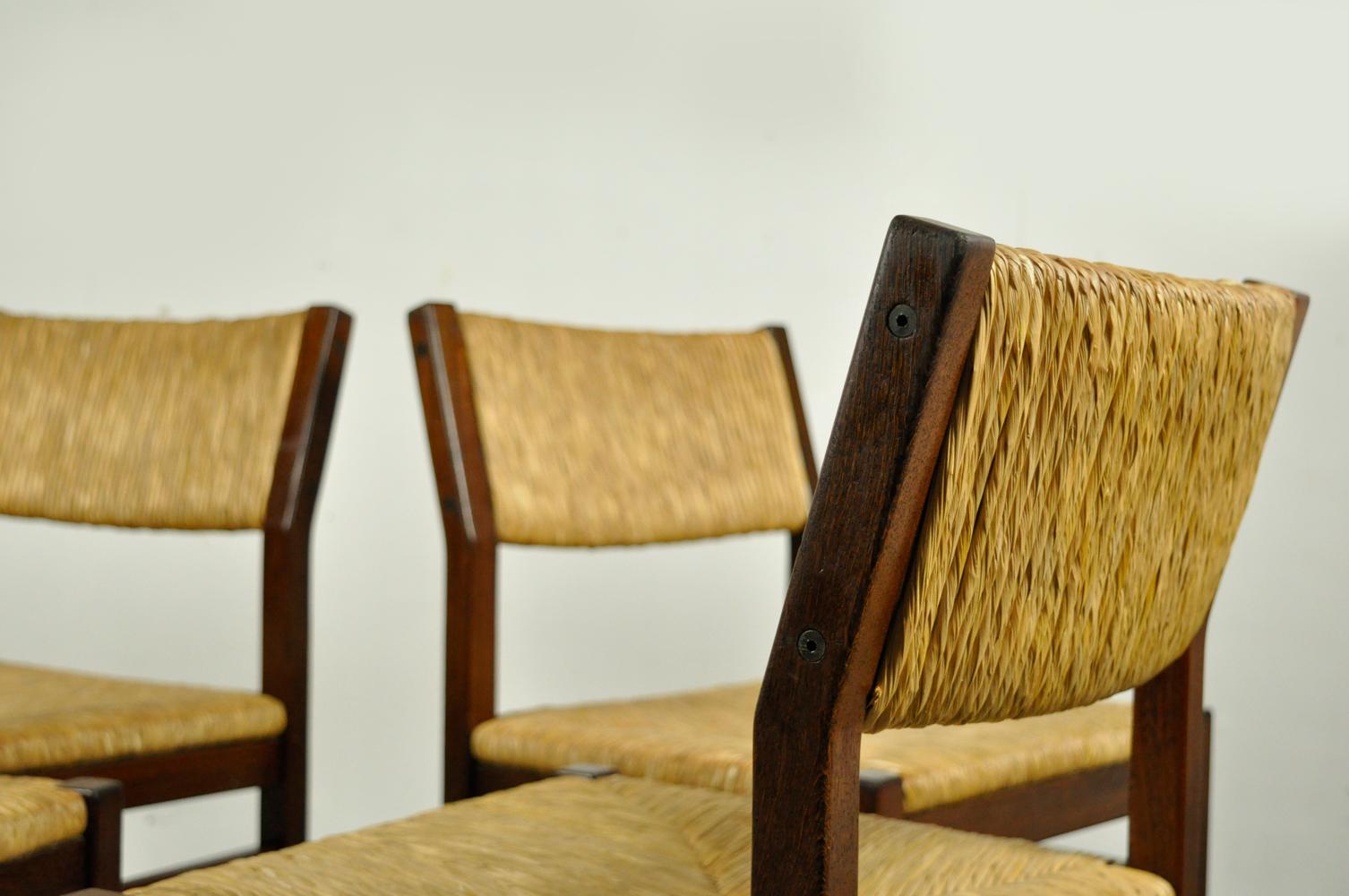 Ensemble de 4 chaises de salle à manger vintage avec assise en roseau par Pastoe, années 1970, Pays-Bas Bon état - En vente à Denventer, NL