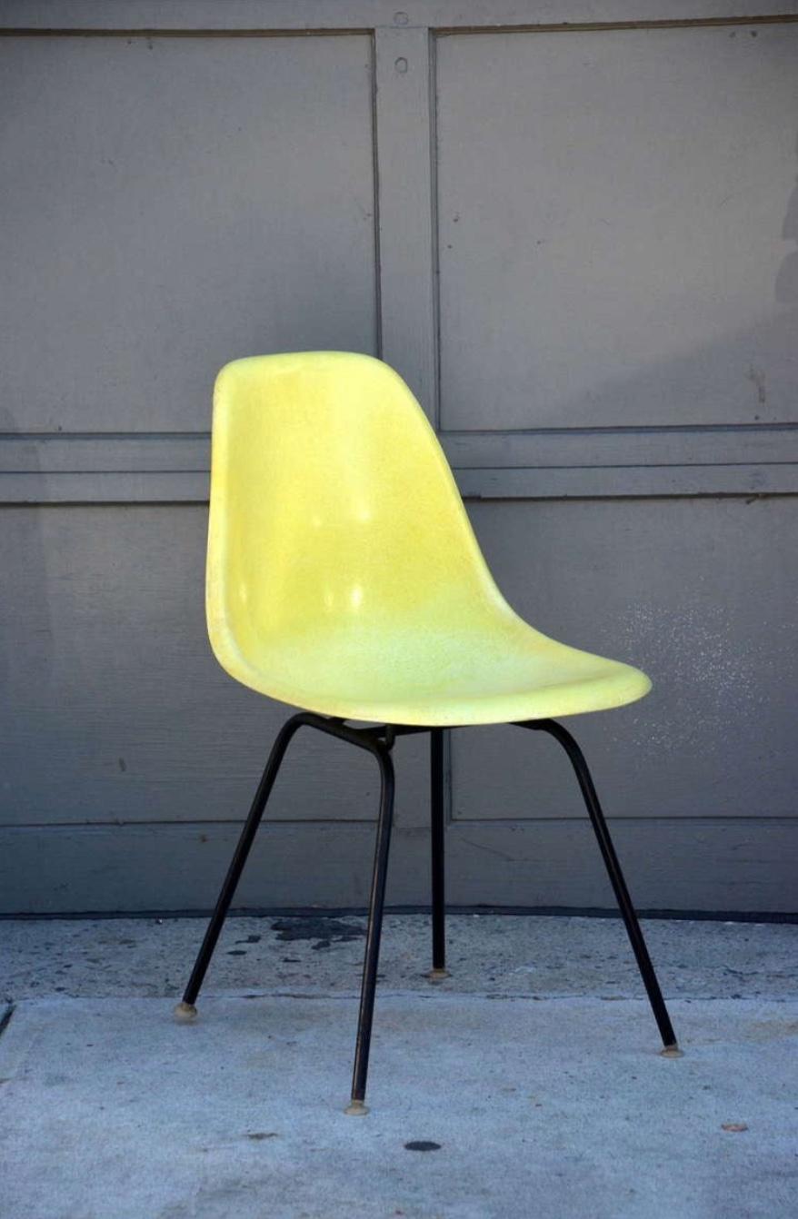 Ensemble de 4 chaises vintage Eames par Herman Miller. Tous les originaux, pas une édition récente. Timbré sous.