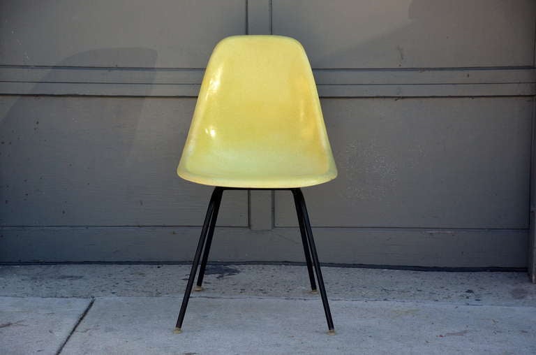 Mid-Century moderno Set di 4 sedie Eames vintage di Herman Miller in vendita