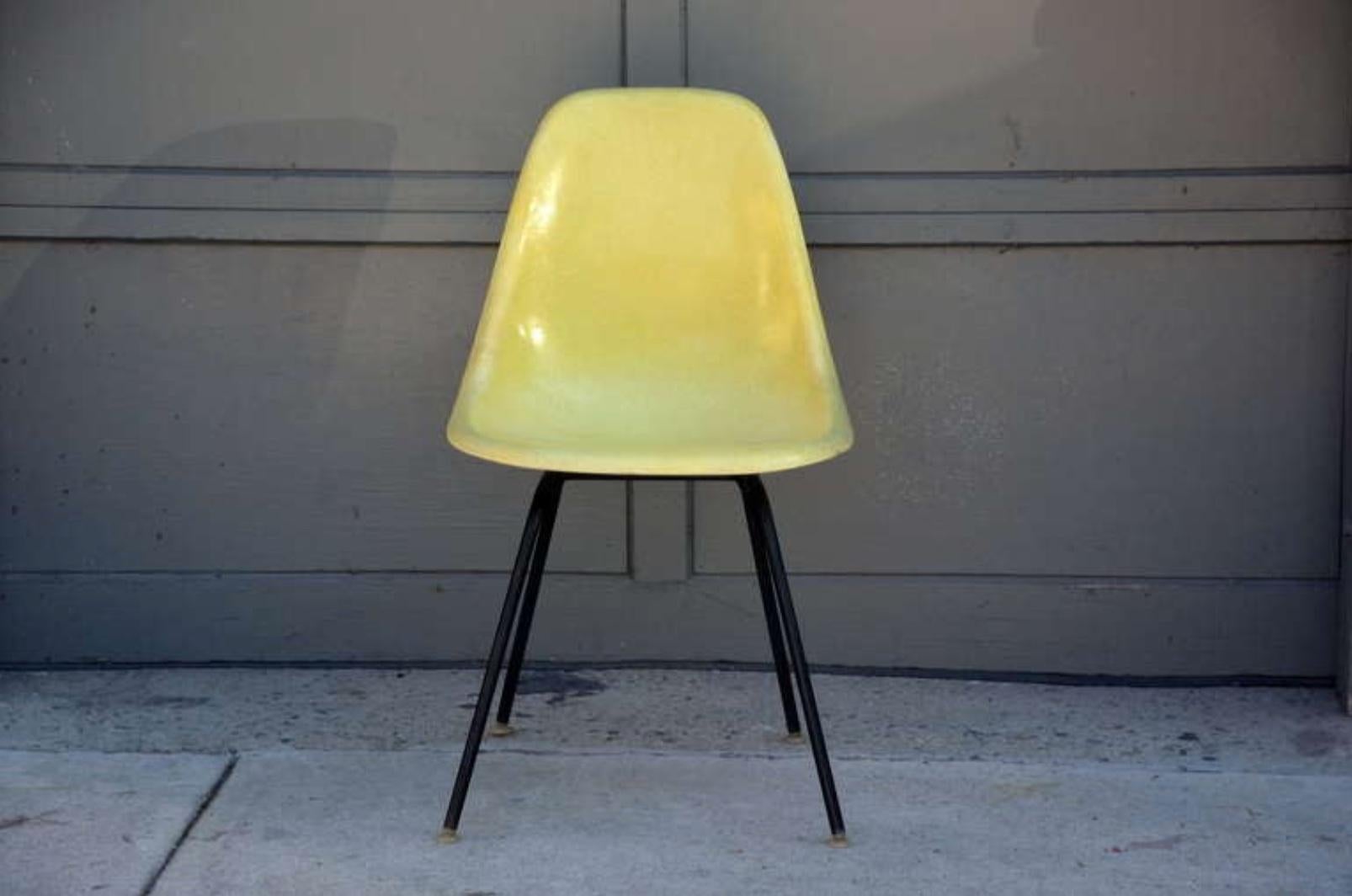 Mid-Century Modern Ensemble de 4 chaises Eames vintage par Herman Miller en vente