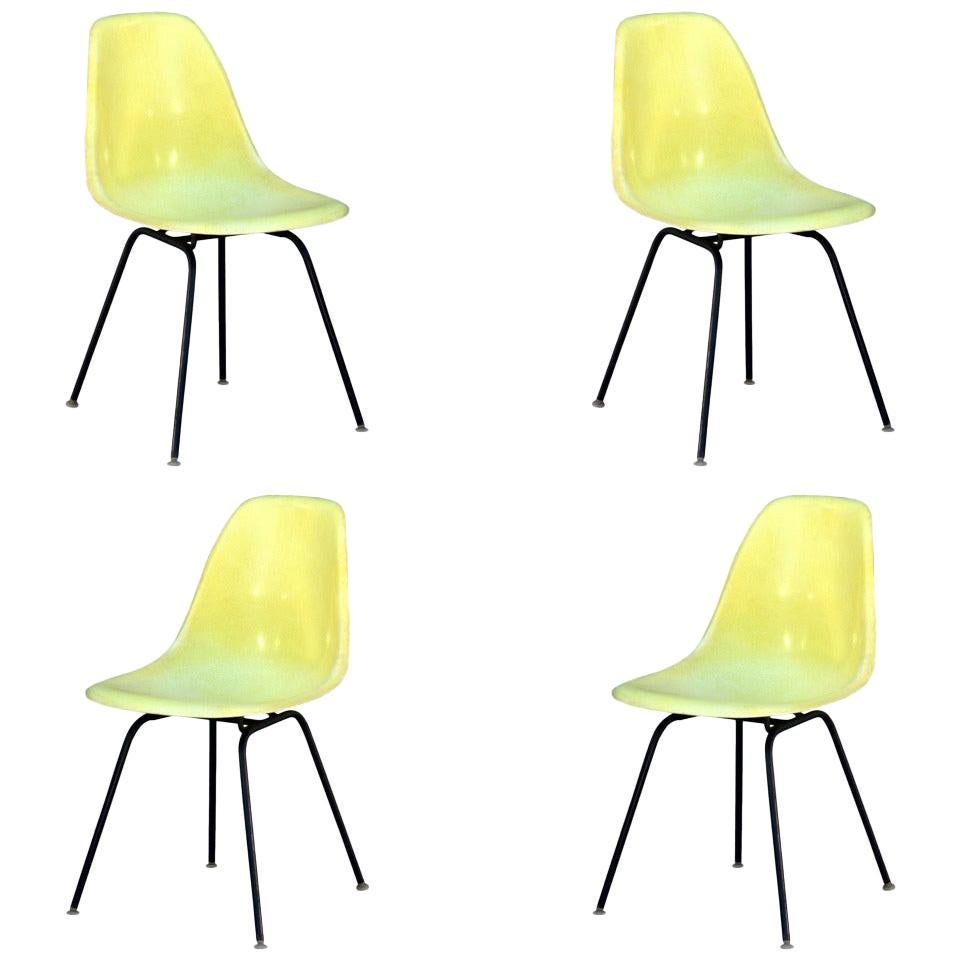Satz von 4 Eames-Stühlen im Vintage-Stil von Herman Miller im Angebot