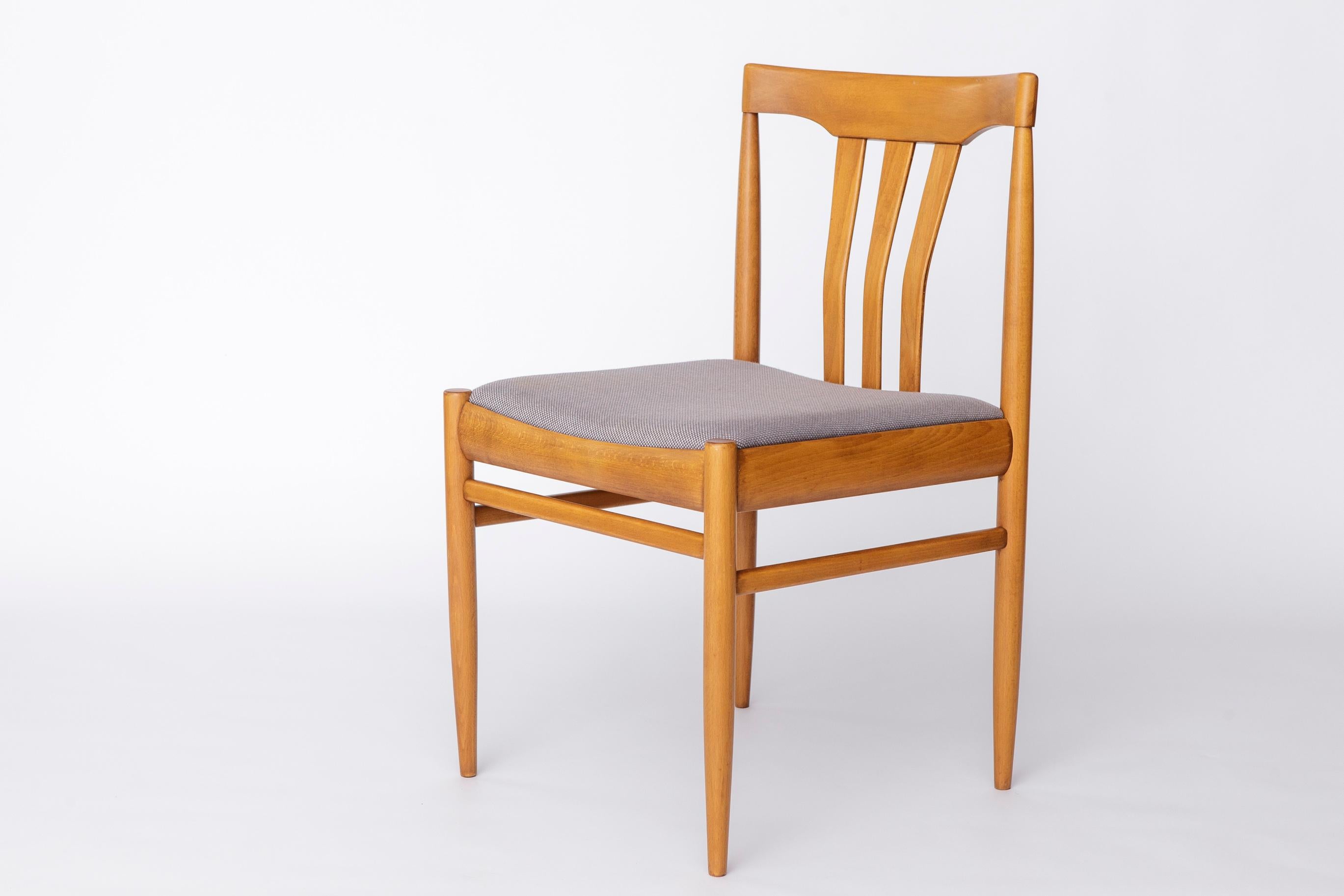 Lucidato Set di 4 sedie da pranzo tedesche vintage, anni '60, struttura in faggio, imbottite di recente in vendita