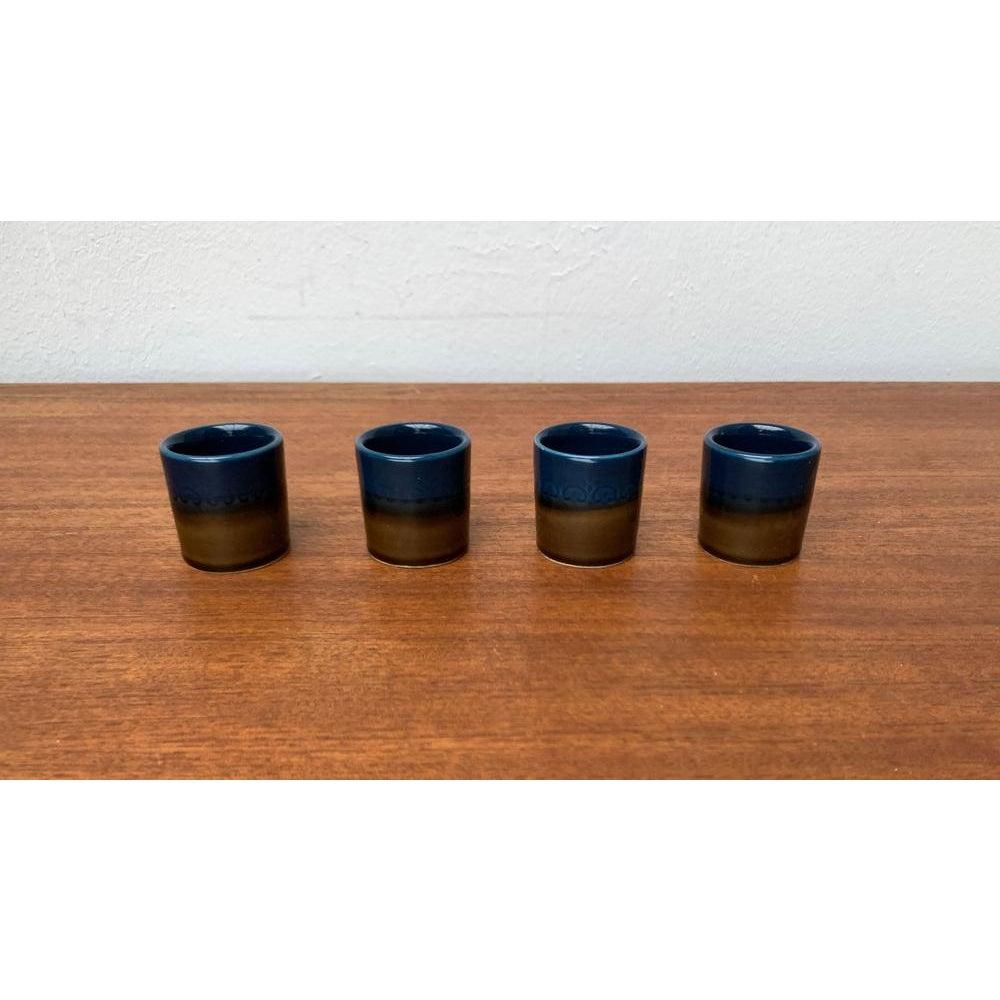 Vintage German Studio Line Brotzeit Shot Glasses in Ceramic from Rosenthal, Set of 4, in Very Good conditions. Conçu de 1970 à 1979 Cette pièce porte une marque d'attributionElle est tout à fait authentique 

Informations complémentaires :
Matériaux