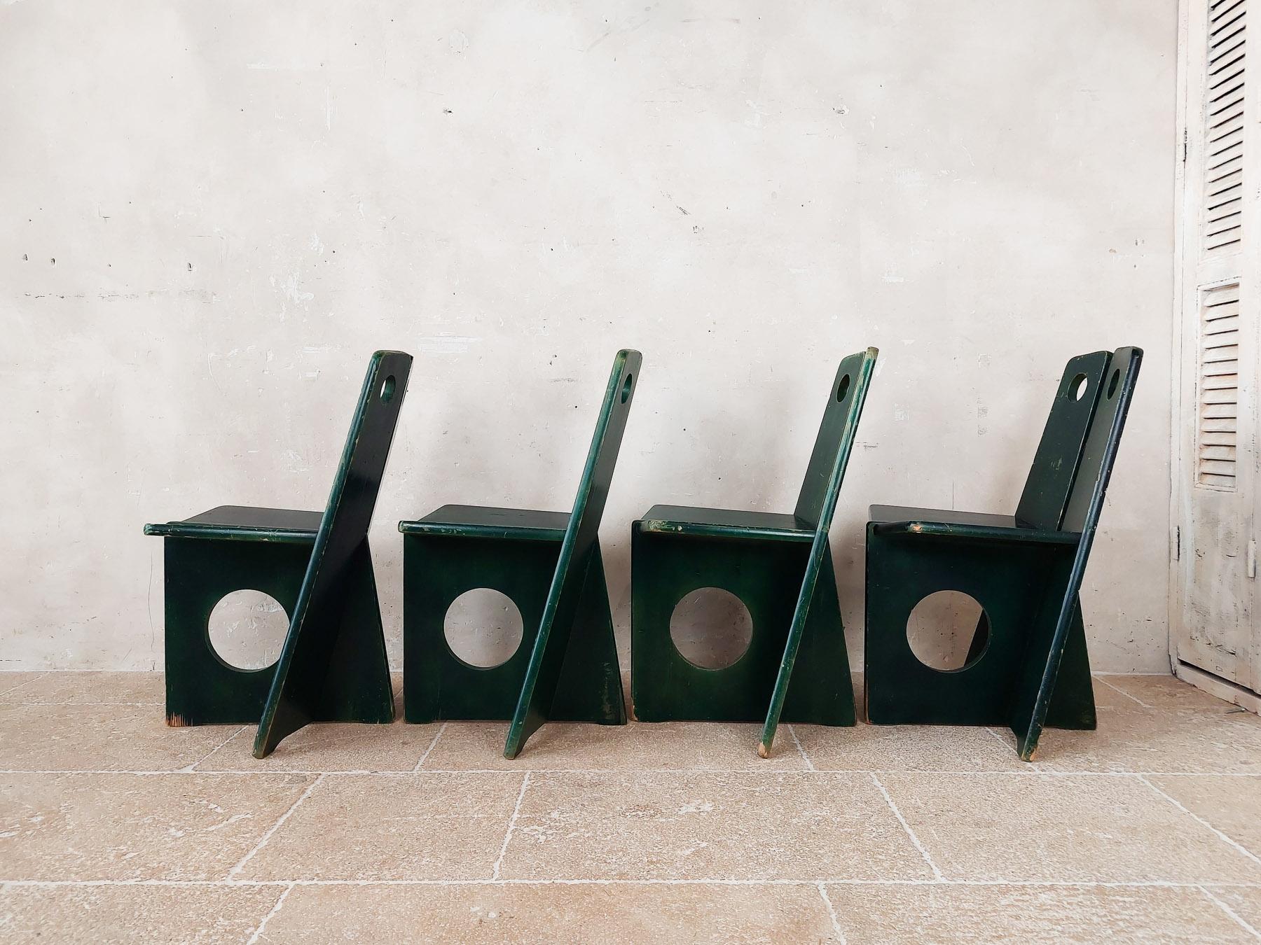 Satz von 4 Vintage-Stühlen von Gilbert Marklund aus grünem, patiniertem Kiefernholz aus den 1970er Jahren im Zustand „Gut“ in Baambrugge, NL