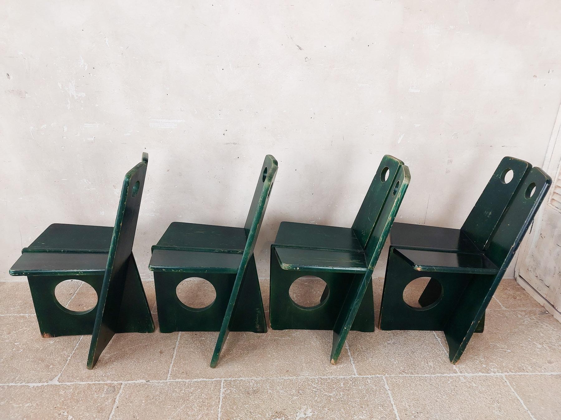 Satz von 4 Vintage-Stühlen von Gilbert Marklund aus grünem, patiniertem Kiefernholz aus den 1970er Jahren (Ende des 20. Jahrhunderts)