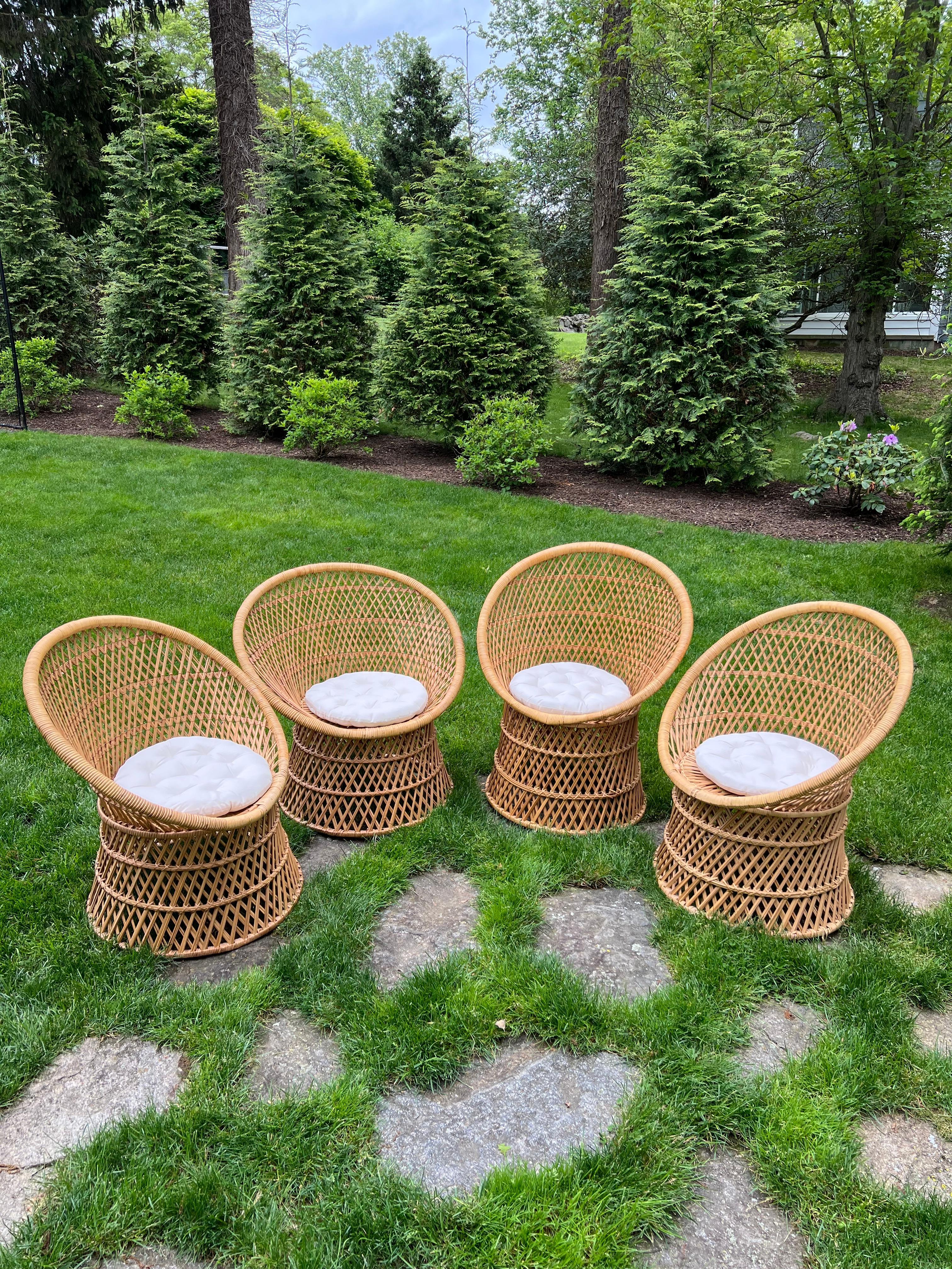 Satz von 4 handgeflochtenen Vintage-Fassstühlen aus Weidengeflecht im Angebot 3