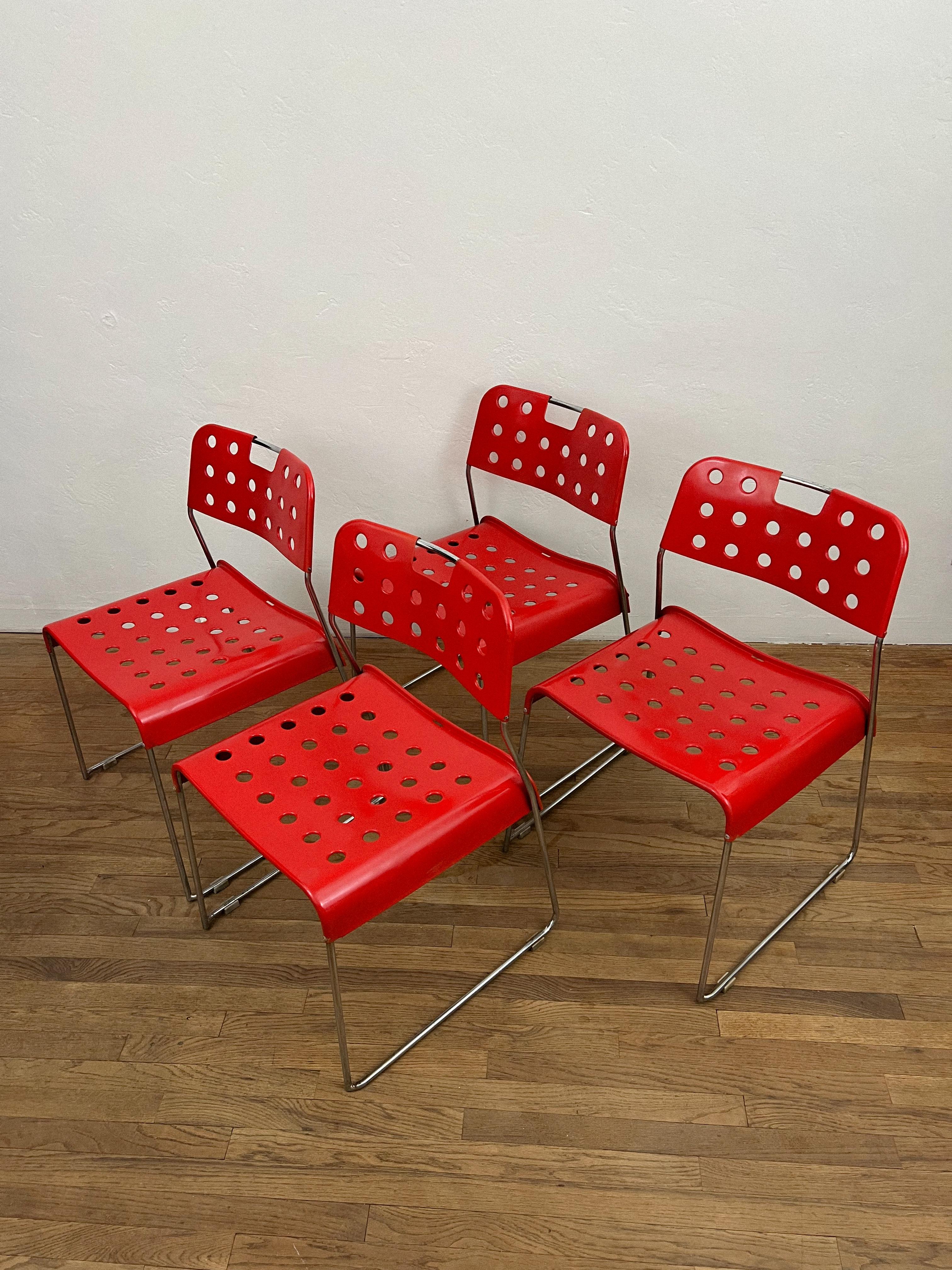 Ensemble de 4 chaises italiennes Omstak de Rodney Kinsman pour Bieffeplast en vente 5