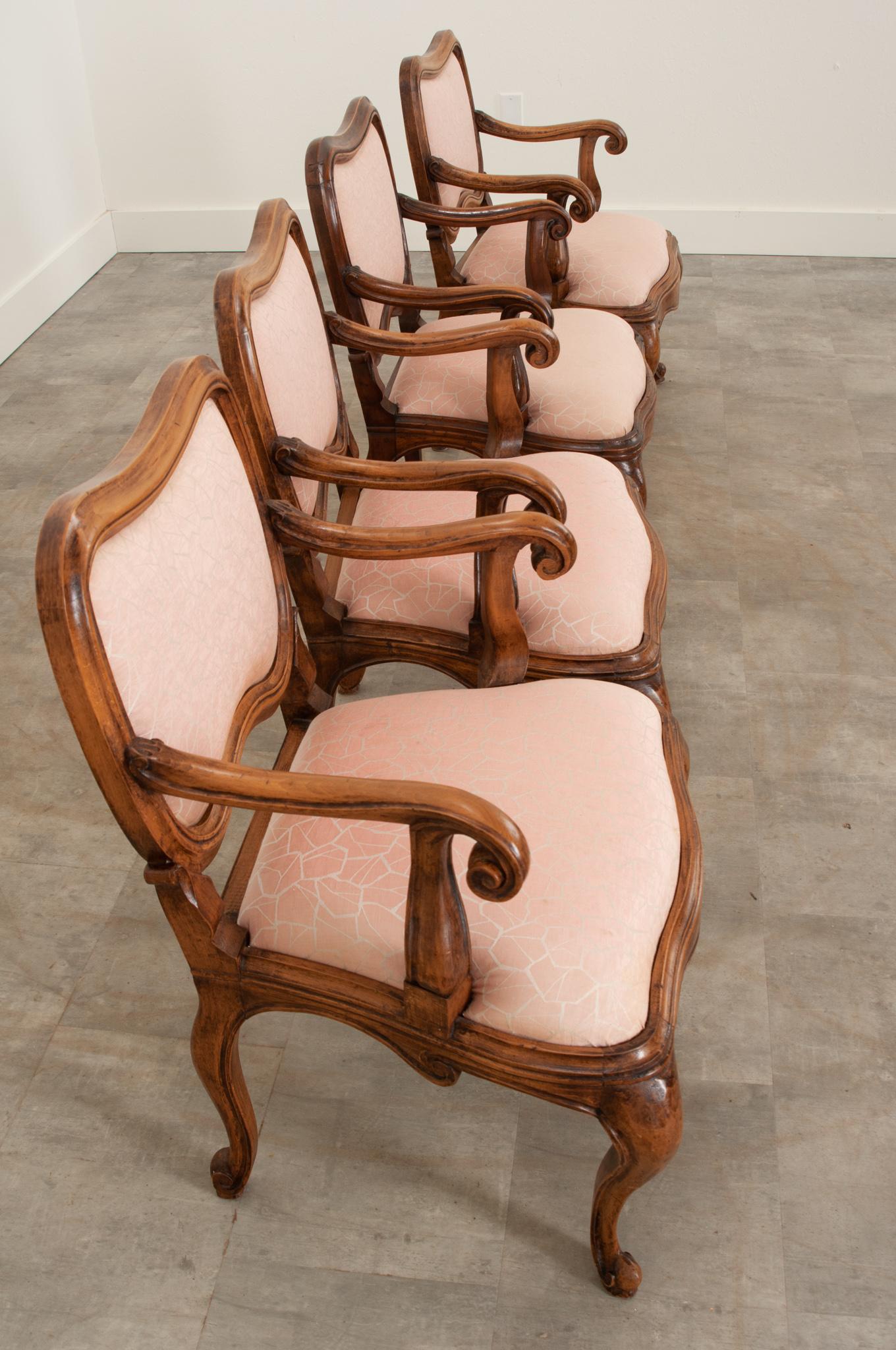 20ième siècle Ensemble de 4 fauteuils rococo italiens vintage en vente
