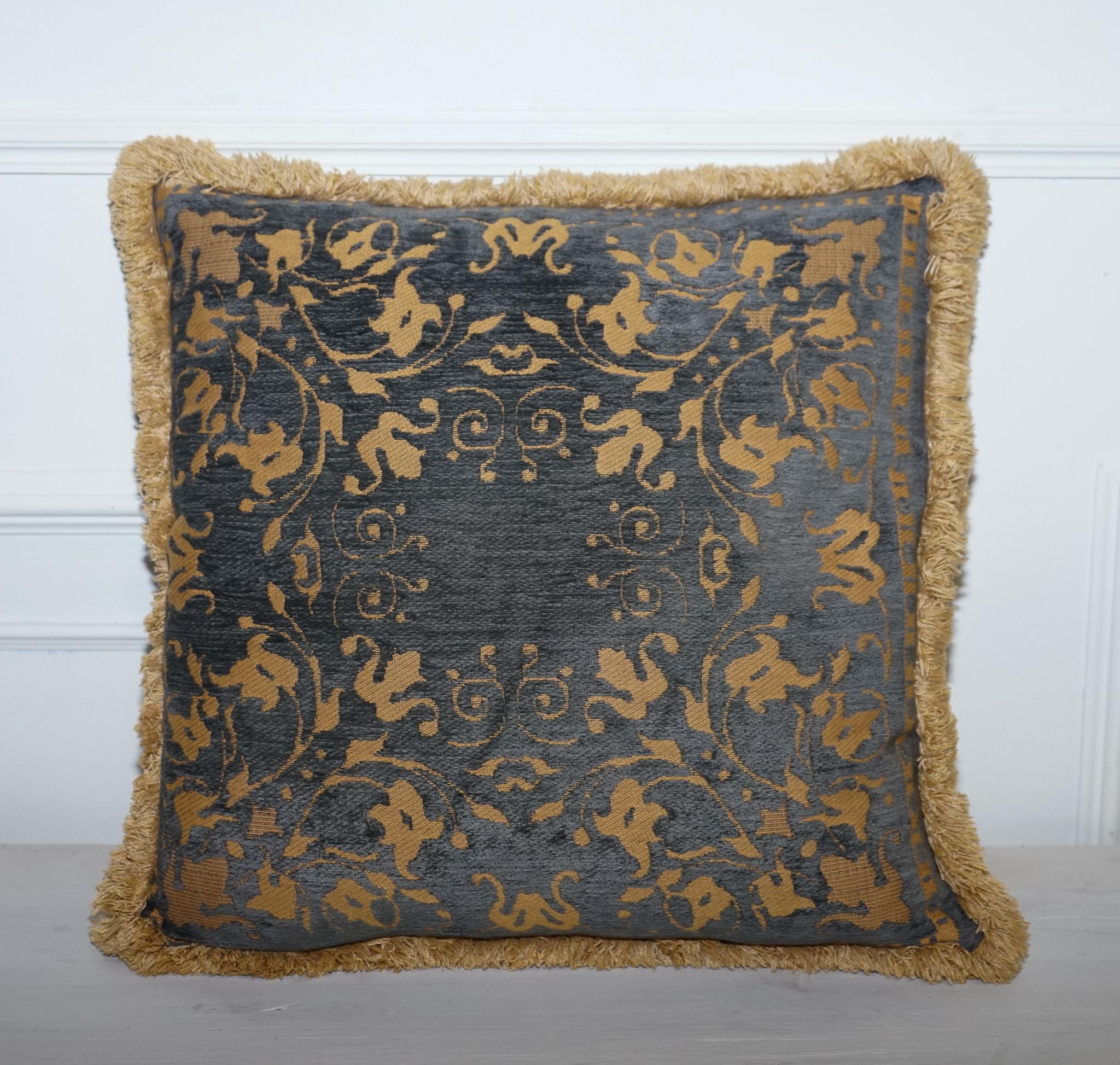 SET OF 4 VINTAGE JONELLE SCATTER CUSHIONS DUCK FEATHER FILLED VERY DECORATiVE In Good Condition For Sale In Pulborough, GB