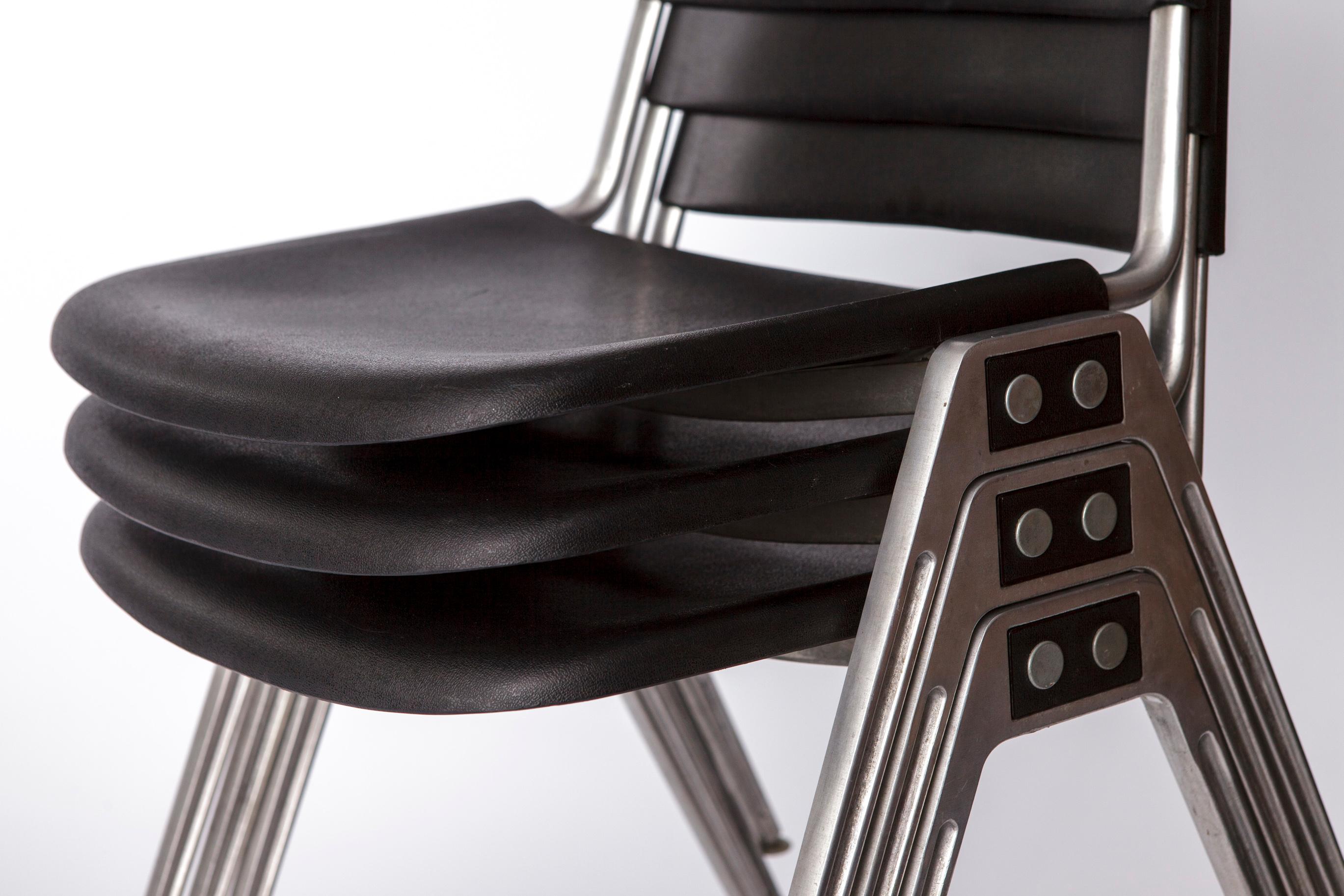 Set of 4 Vintage Stacking Chairs by Don Albinson for Knoll, Model 1601, 1964

A striking set of four original Knoll stacking chairs, designed by Don Albinson in 1964.

The chairs feature a lightweight aluminum frame combined with durable plastic