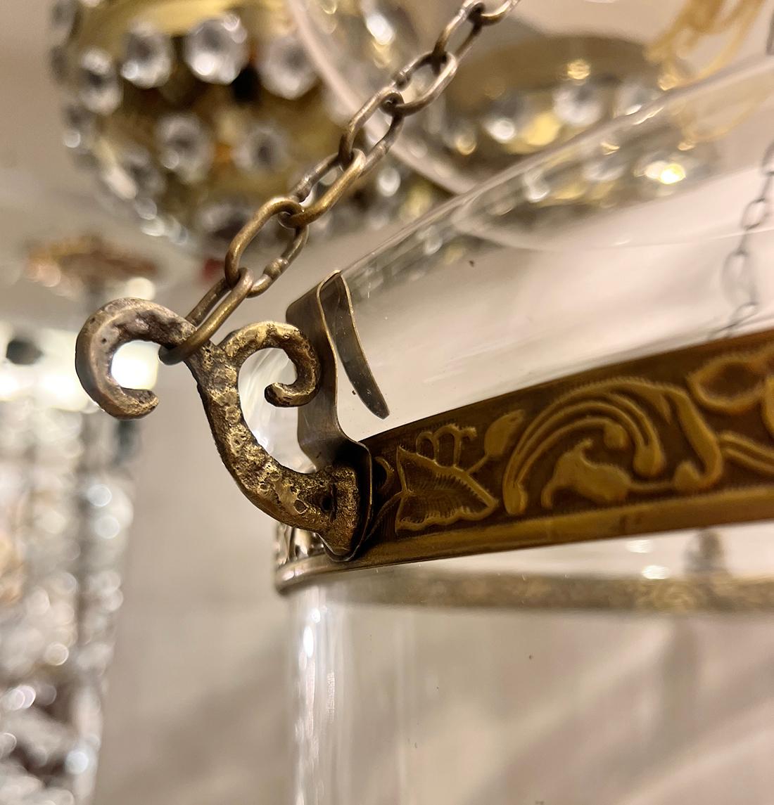 Ein Satz von vier geätzten anglo-indischen Laternen mit Sternmotiv, circa 1950er Jahre. Einzelverkauf.

Abmessungen:
Größe des Glases:
Höhe: 16