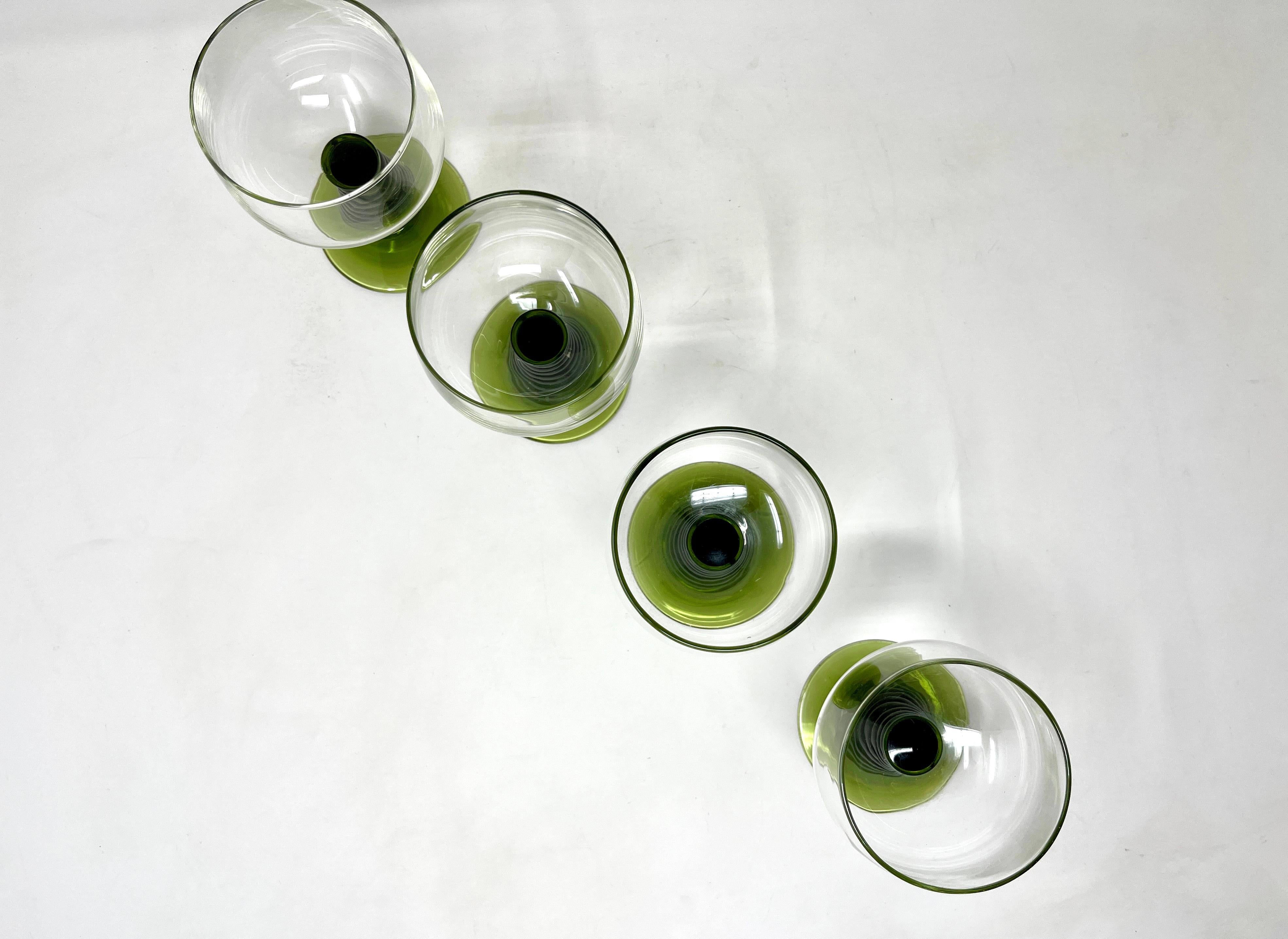 Set of 4 Vintage Luminarc France Green Beehive Stem Wine Roemer Glasses In condizioni buone in vendita a Chicago, IL