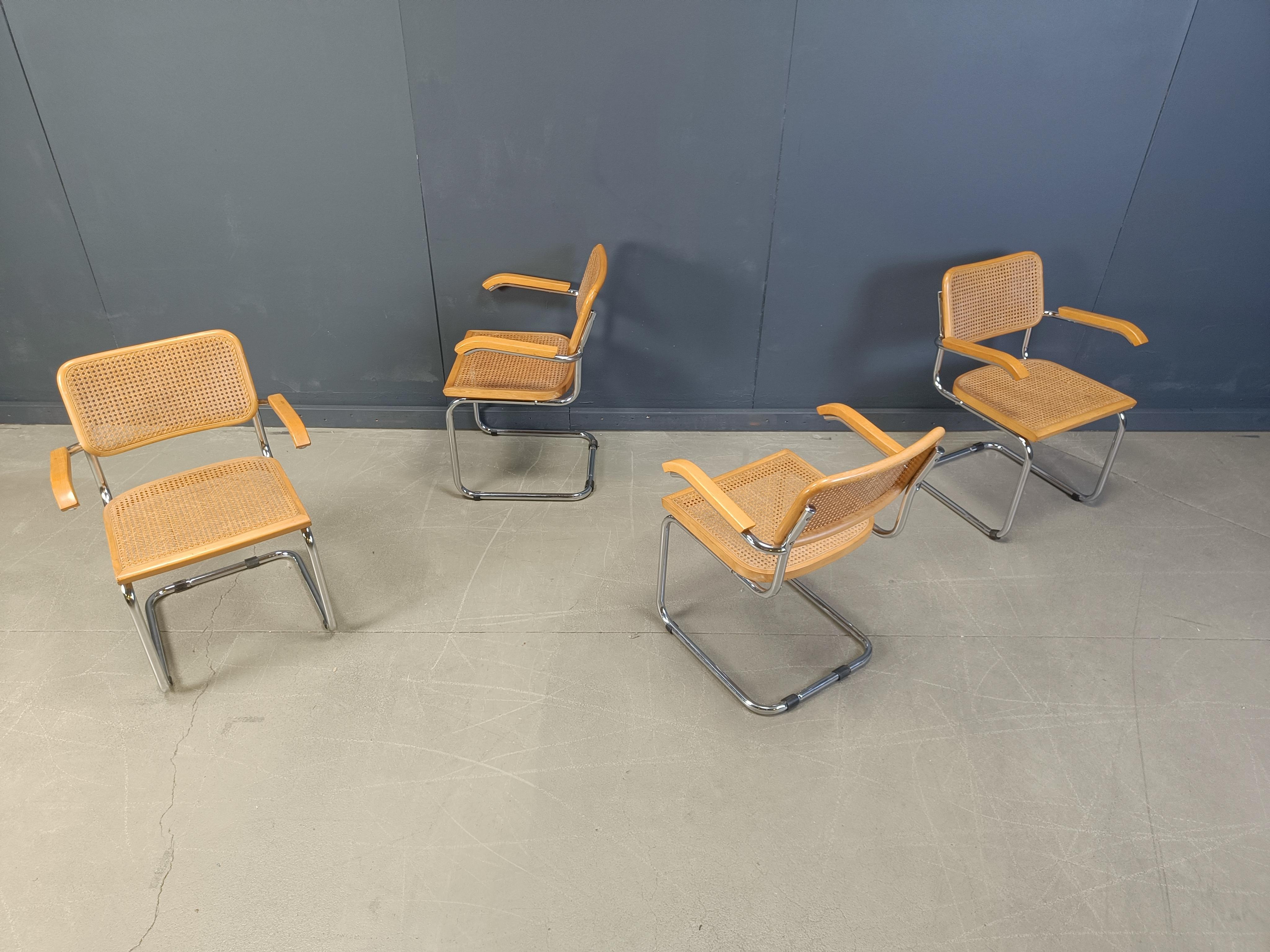 Satz von 4 Sesseln im Stil von Marcel Breuer, hergestellt in Italien, 1970er Jahre (Ende des 20. Jahrhunderts) im Angebot