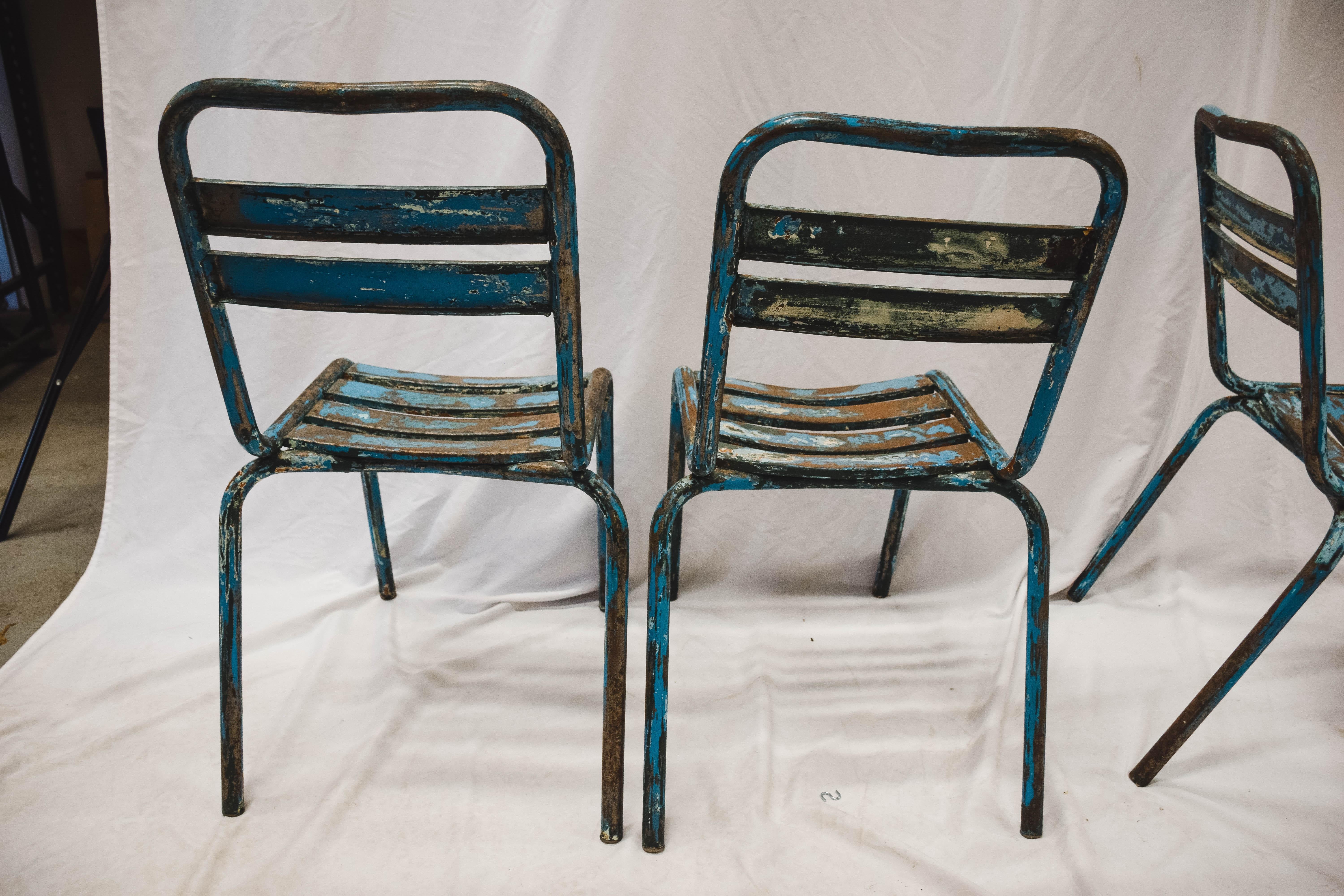 Set of 4 Vintage Metal Cafe Dining Chairs In Good Condition In Houston, TX