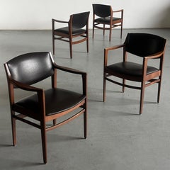 Conjunto de 4 sillones vintage de mediados de siglo en madera de haya y piel sintética marrón oscuro