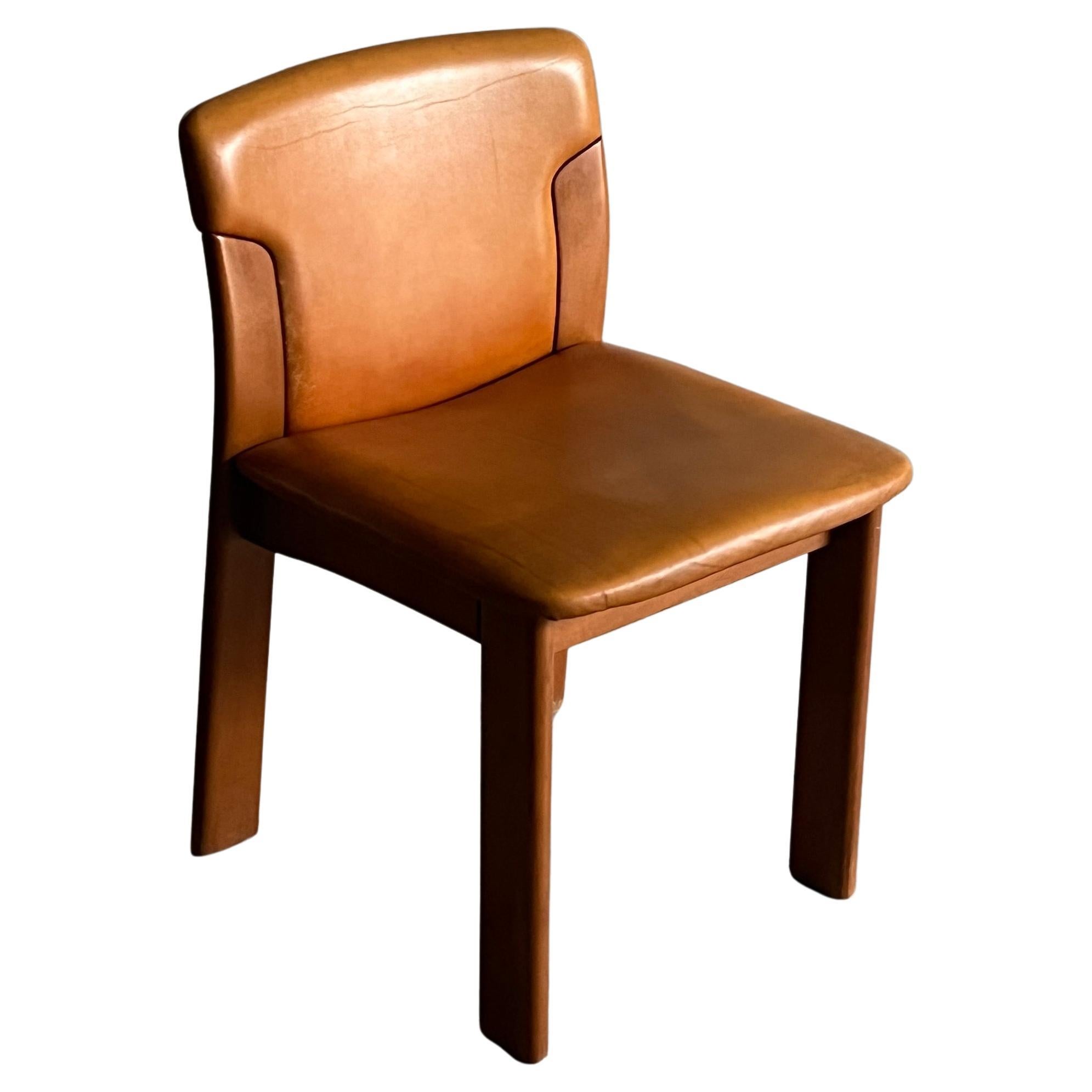 Set of four vintage mid-century modern dining chairs in beautifully patinated cognac leather with wooden frames.
Reminiscent of Silvio Coppola’s designs for Bernini.

Manufactured in Italy in the 1970s.

Overall in good vintage condition, but with
