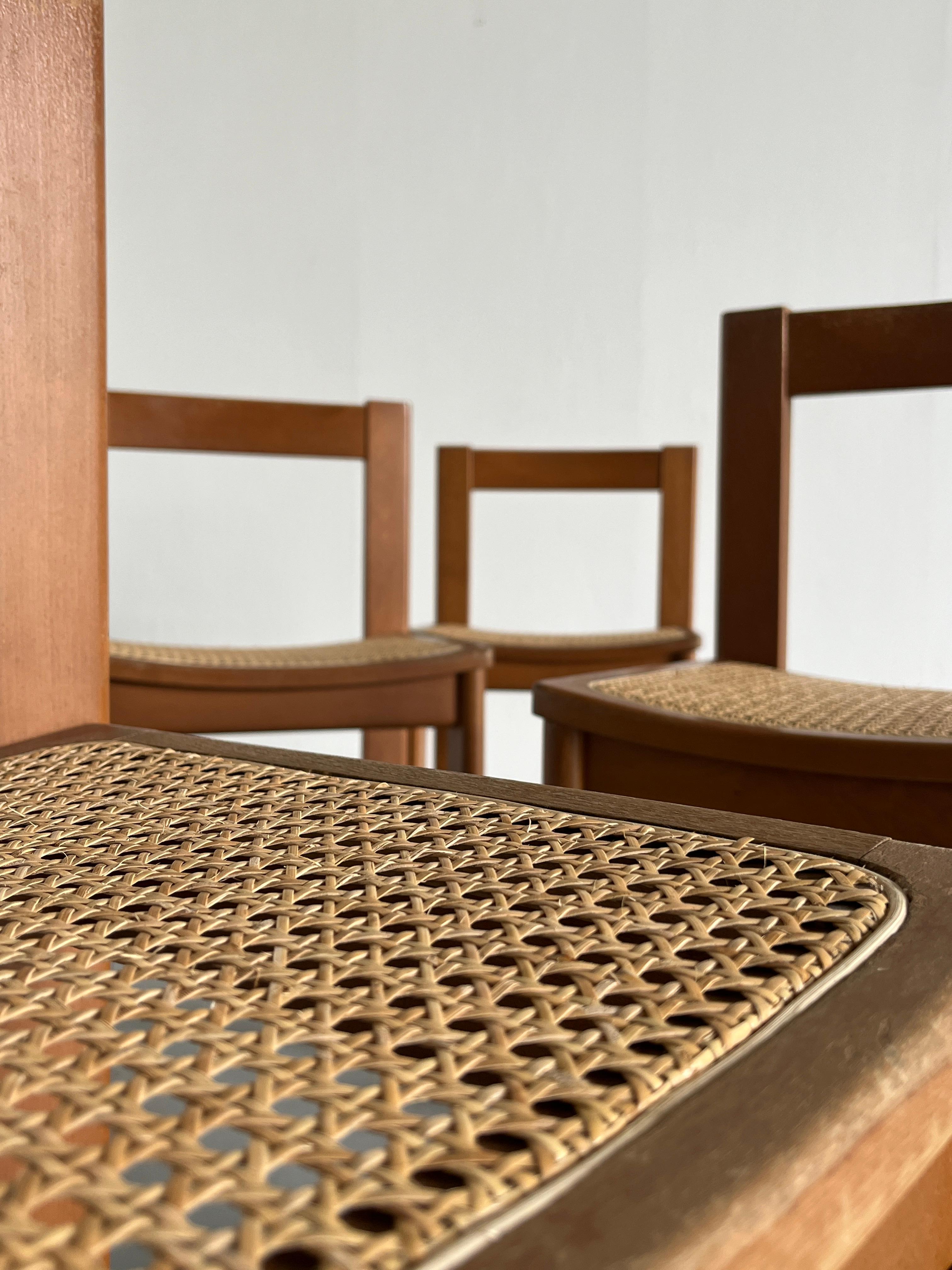 Ensemble de 4 chaises de salle à manger constructivistes vintage en bois, années 1960 en vente 2