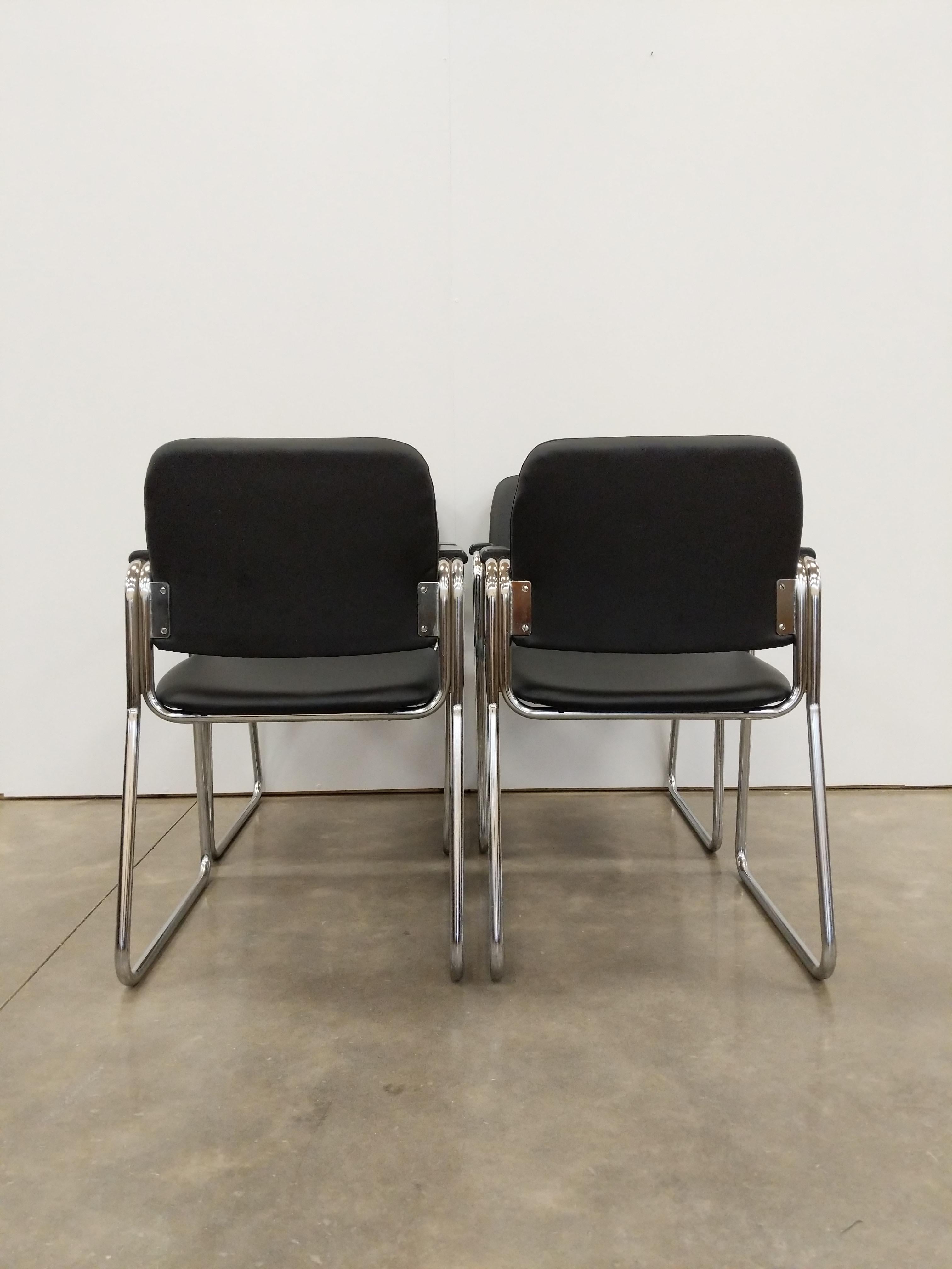 Mid-Century Modern Ensemble de 4 fauteuils tchèques Vintage Mid Century Modern en vente