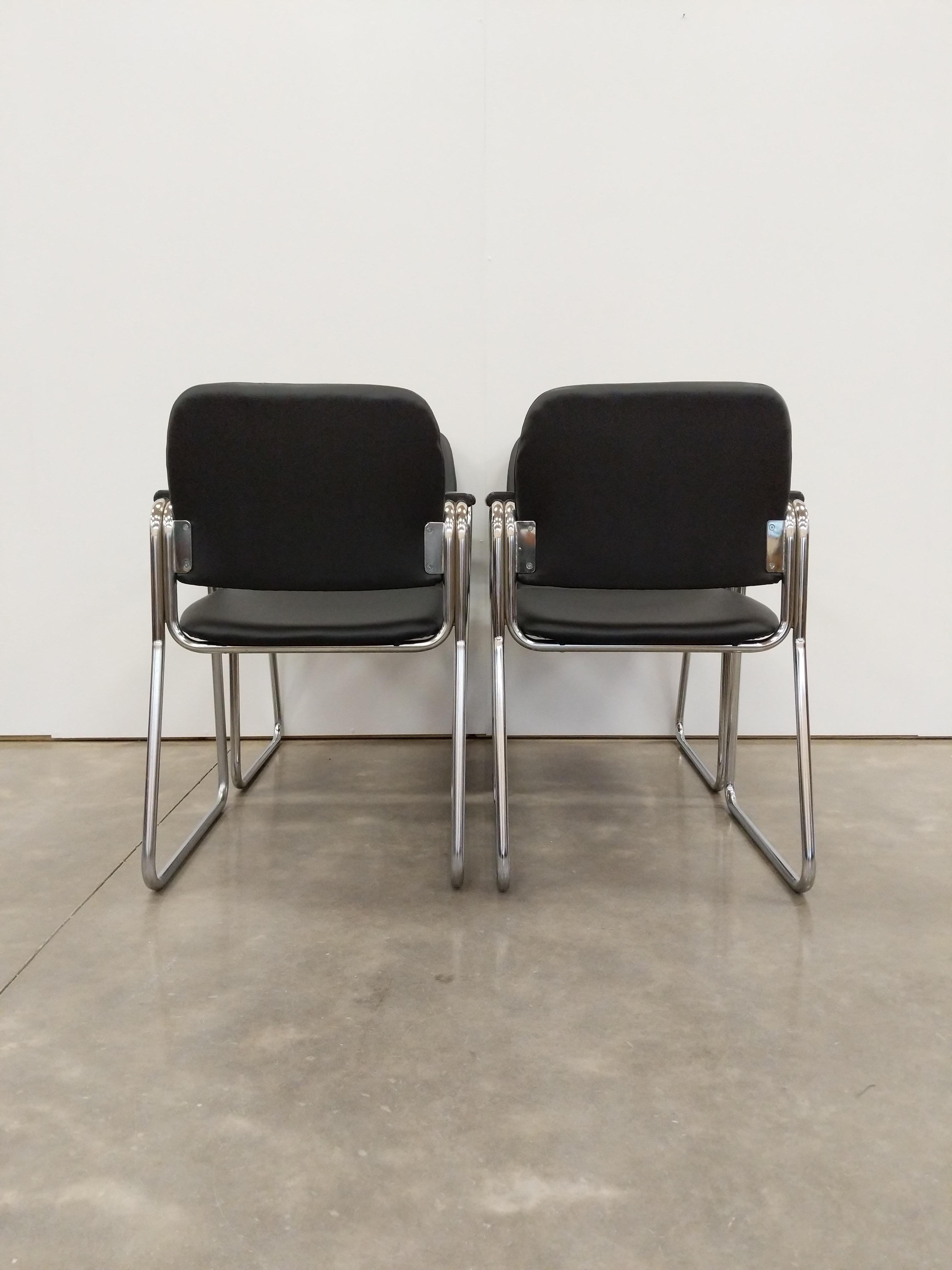 Mid-Century Modern Ensemble de 4 fauteuils tchèques Vintage Mid Century Modern en vente
