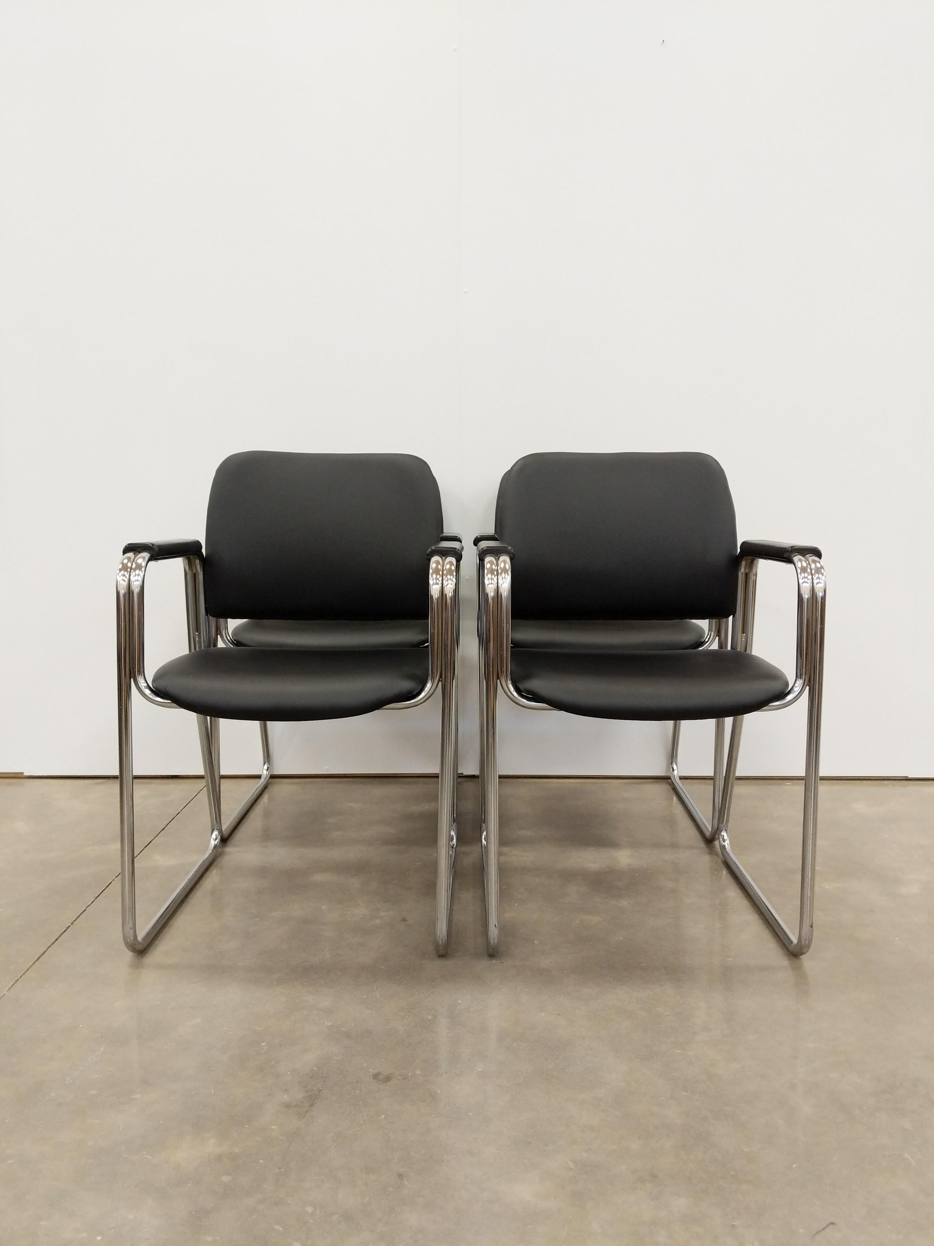 Satz von 4 tschechischen Sesseln der Mid Century Modernität im Zustand „Gut“ im Angebot in Gardiner, NY