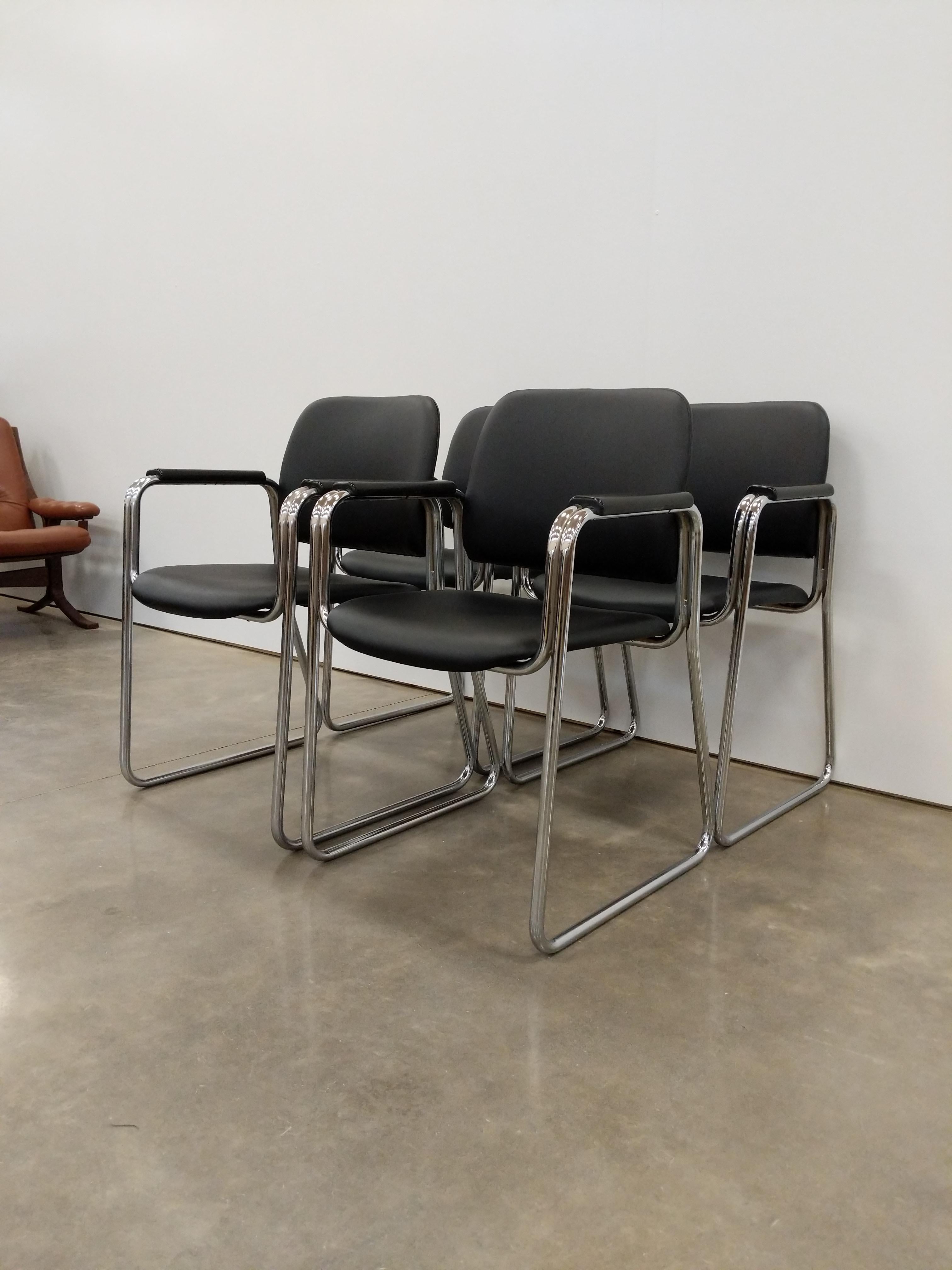 20ième siècle Ensemble de 4 fauteuils tchèques Vintage Mid Century Modern en vente