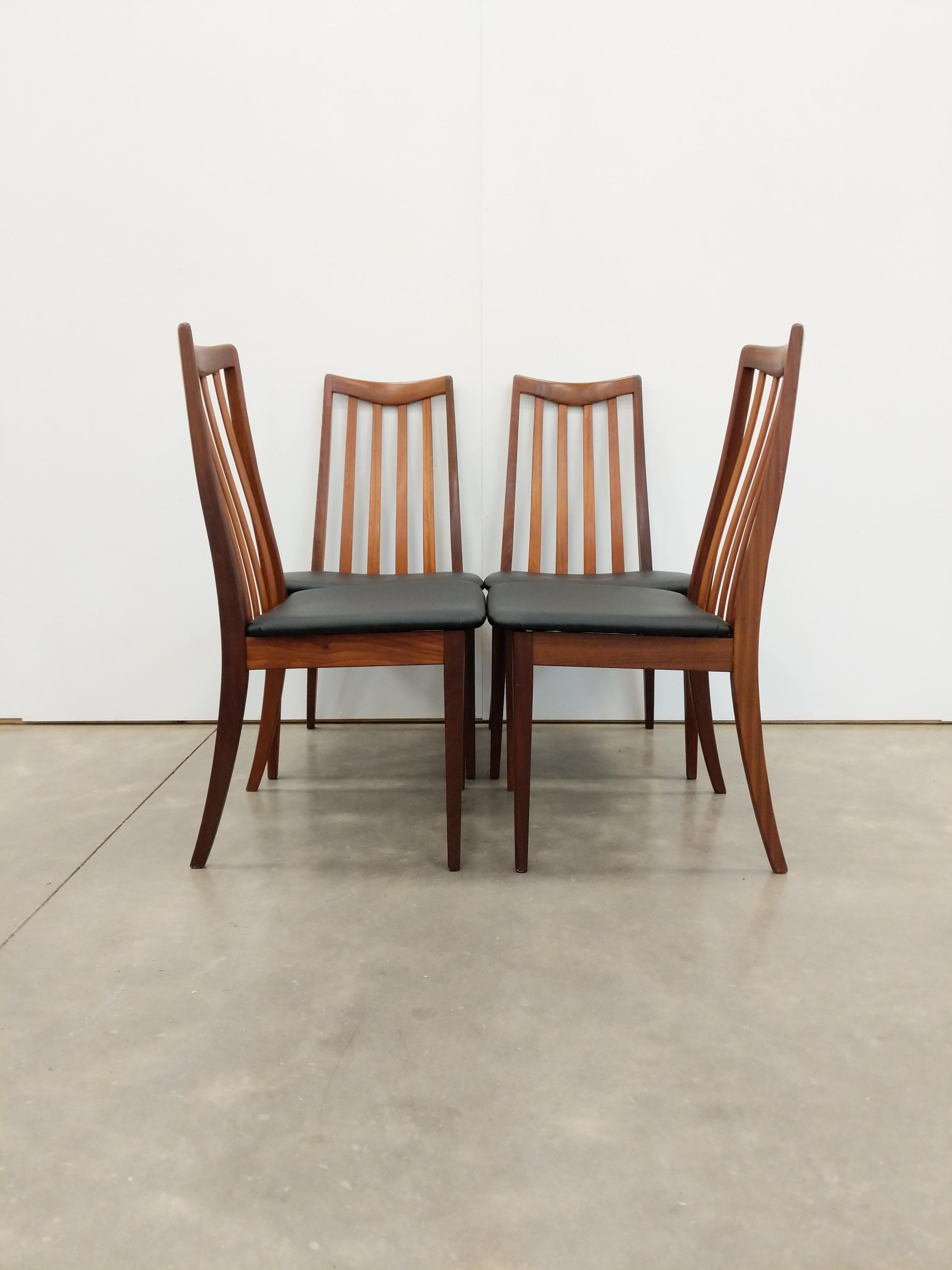 Set of 4 authentic vintage mid century modern dining chairs.

