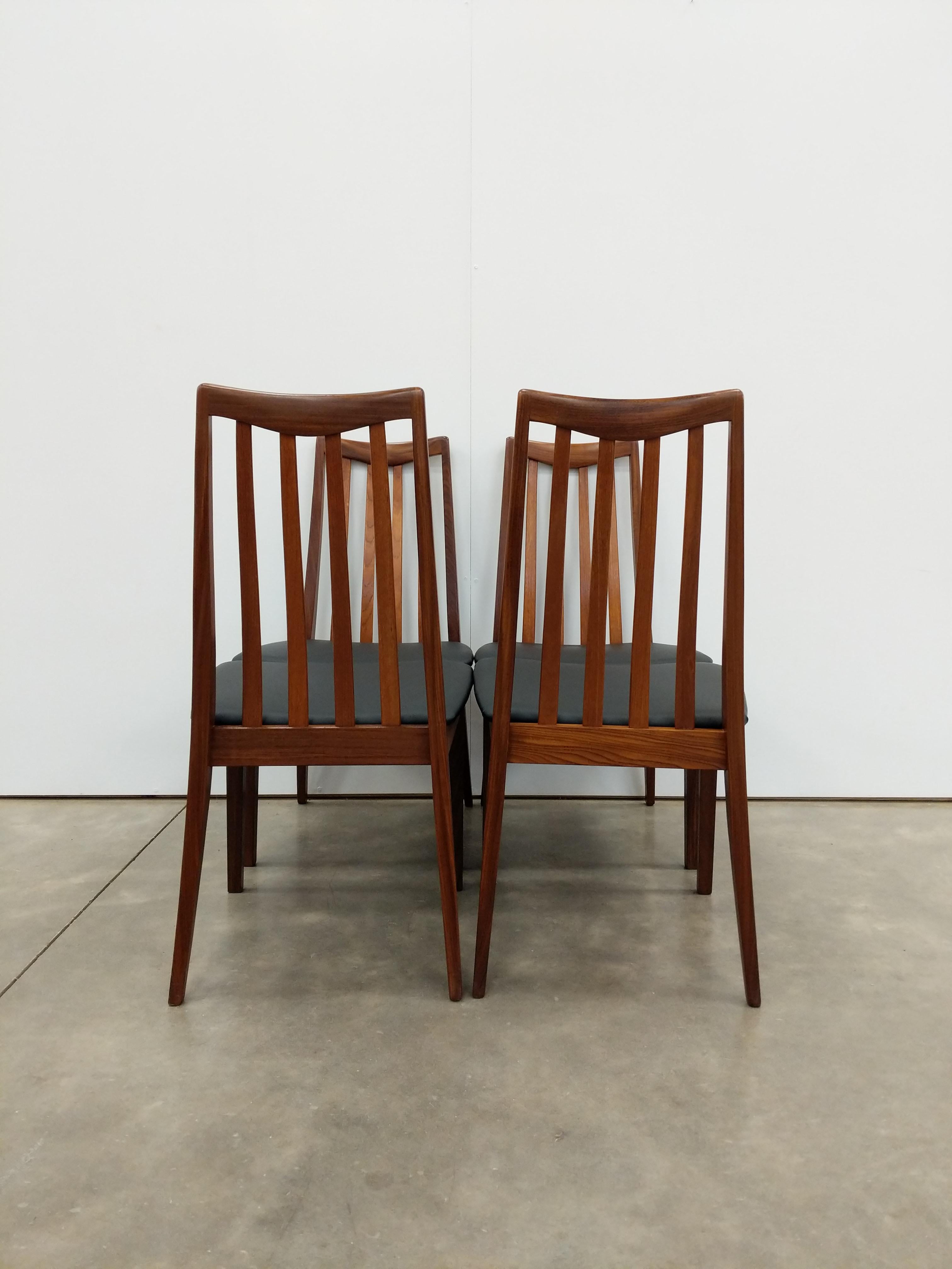 Set aus 4 Mid Century Modern Esszimmerstühlen von G-Plan (Moderne der Mitte des Jahrhunderts) im Angebot