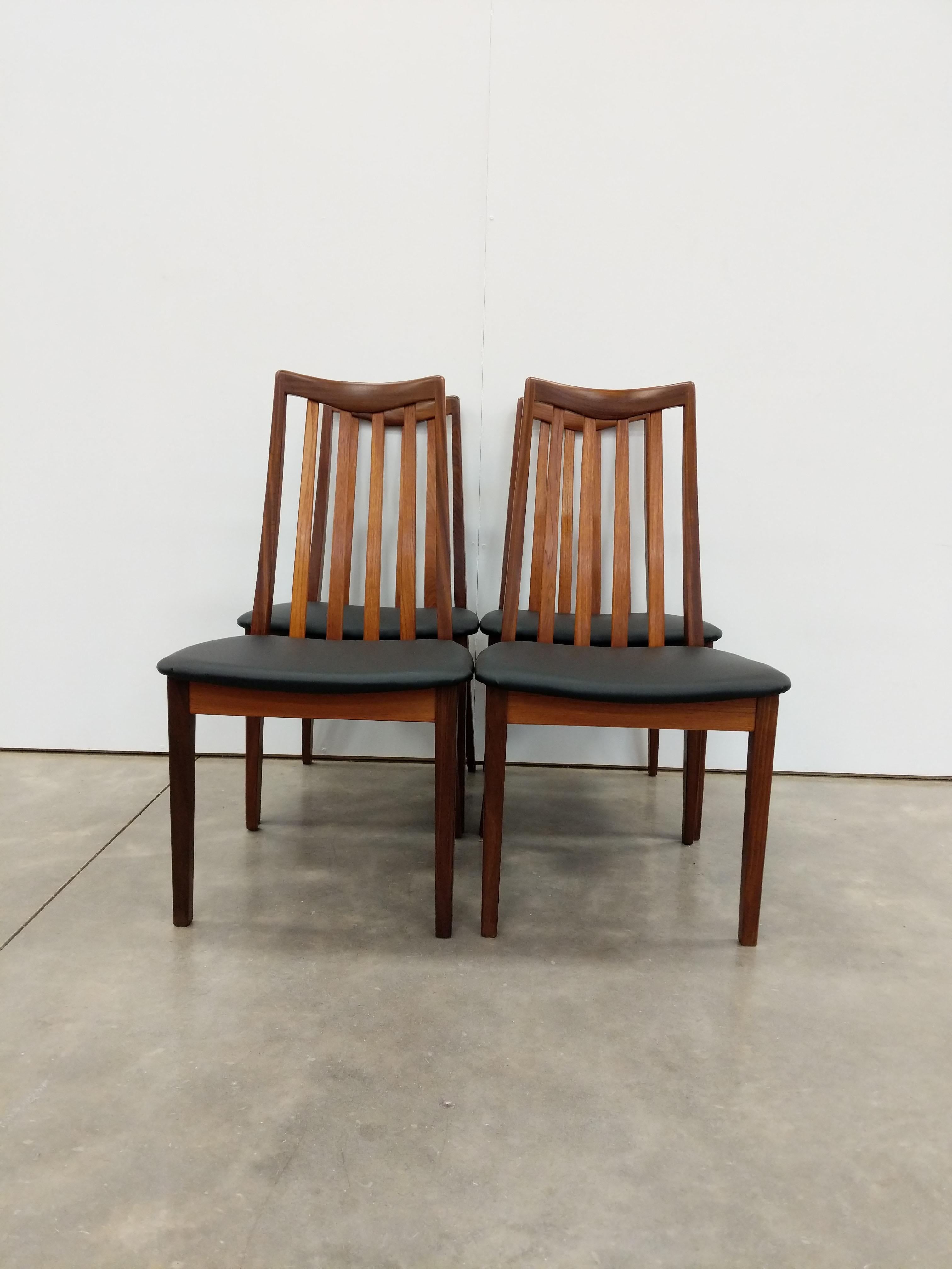 Set aus 4 Mid Century Modern Esszimmerstühlen von G-Plan im Zustand „Gut“ im Angebot in Gardiner, NY