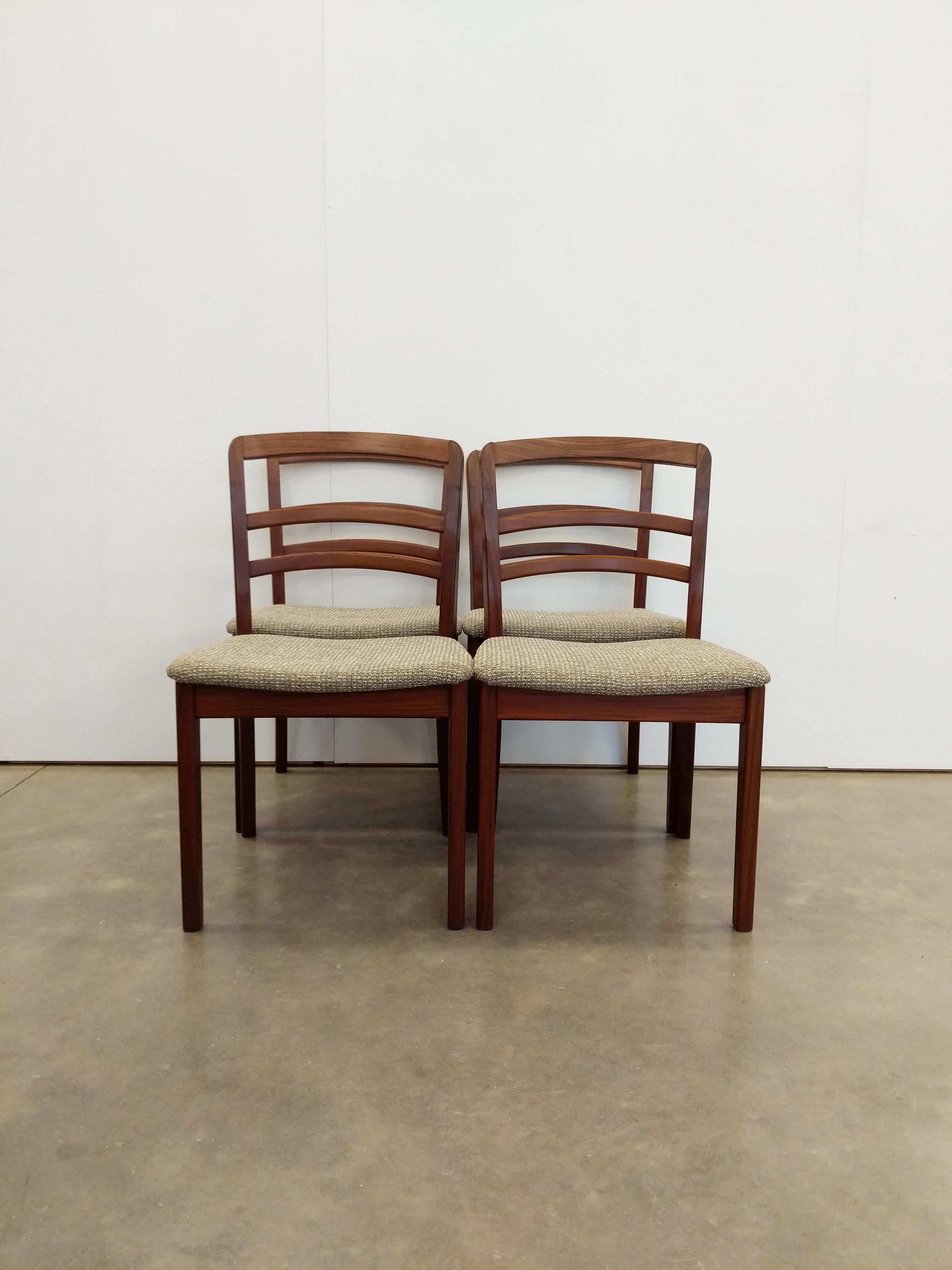 Satz von 4 Mid Century Modern Esszimmerstühlen von G-Plan im Zustand „Gut“ im Angebot in Gardiner, NY