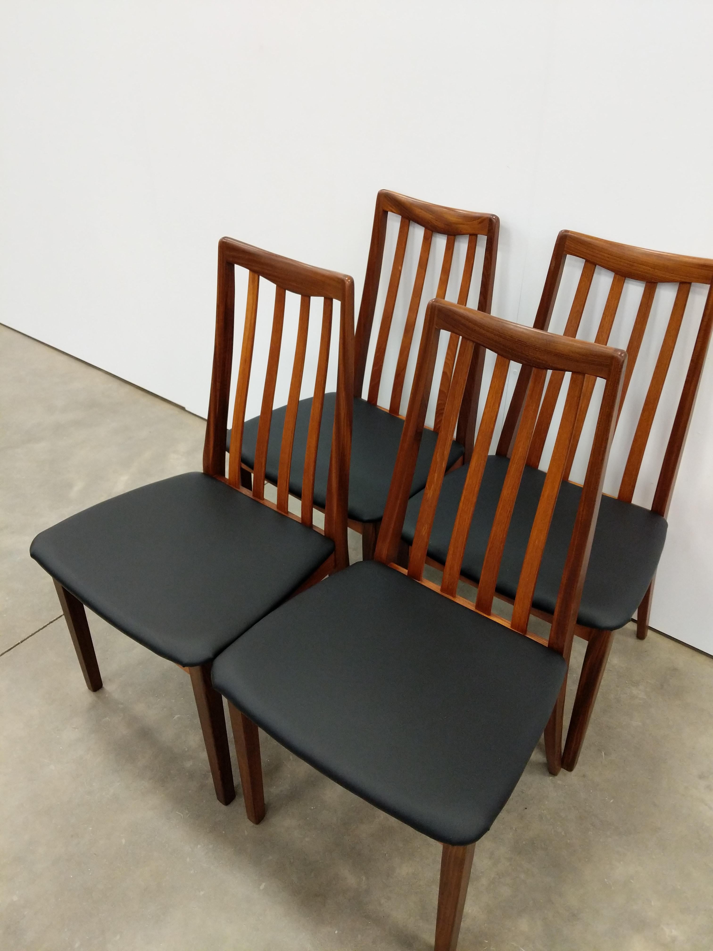 Set aus 4 Mid Century Modern Esszimmerstühlen von G-Plan im Angebot 1