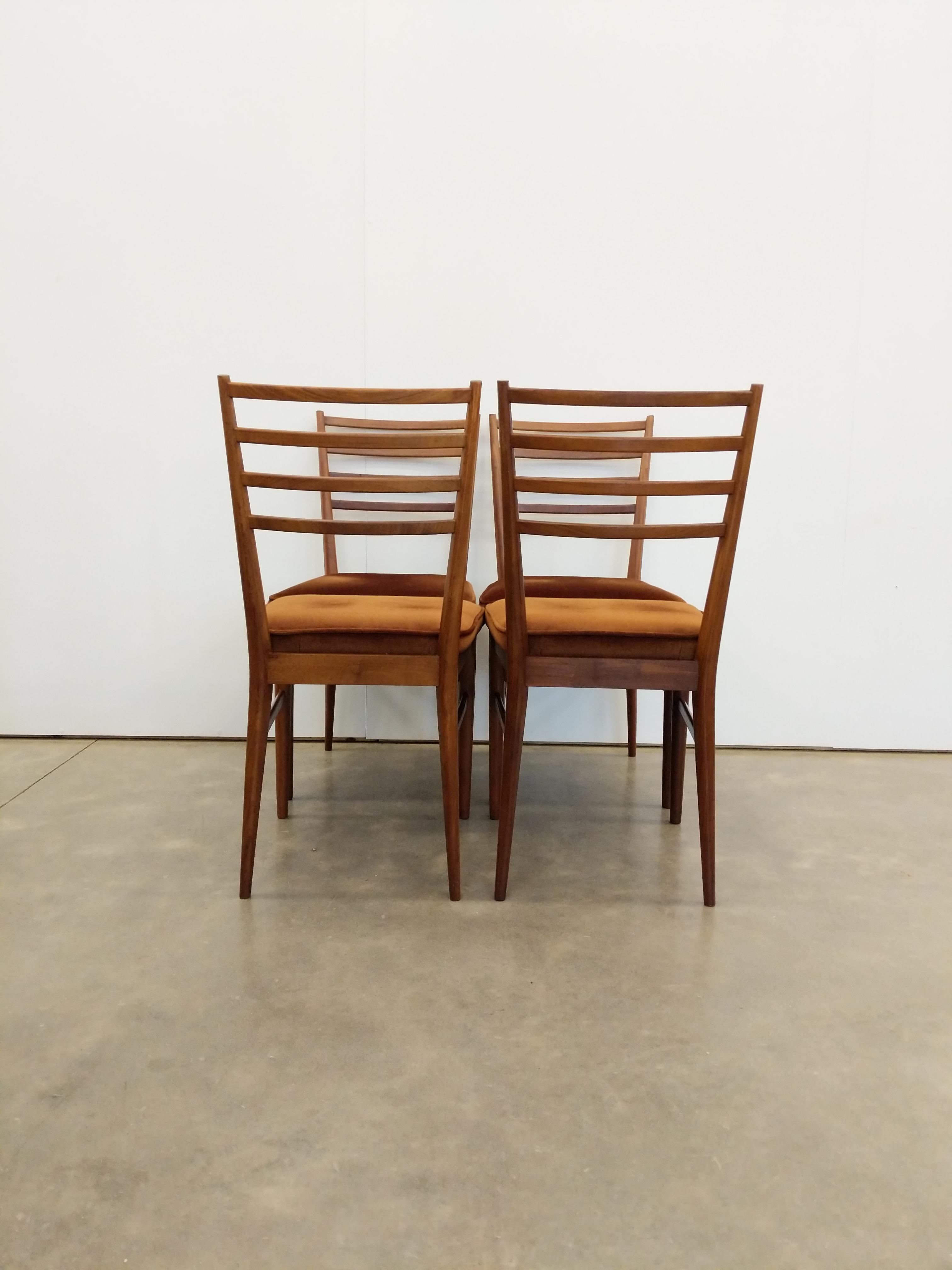 Satz von 4 Mid Century Modern Esszimmerstühlen von Meredew (Moderne der Mitte des Jahrhunderts) im Angebot