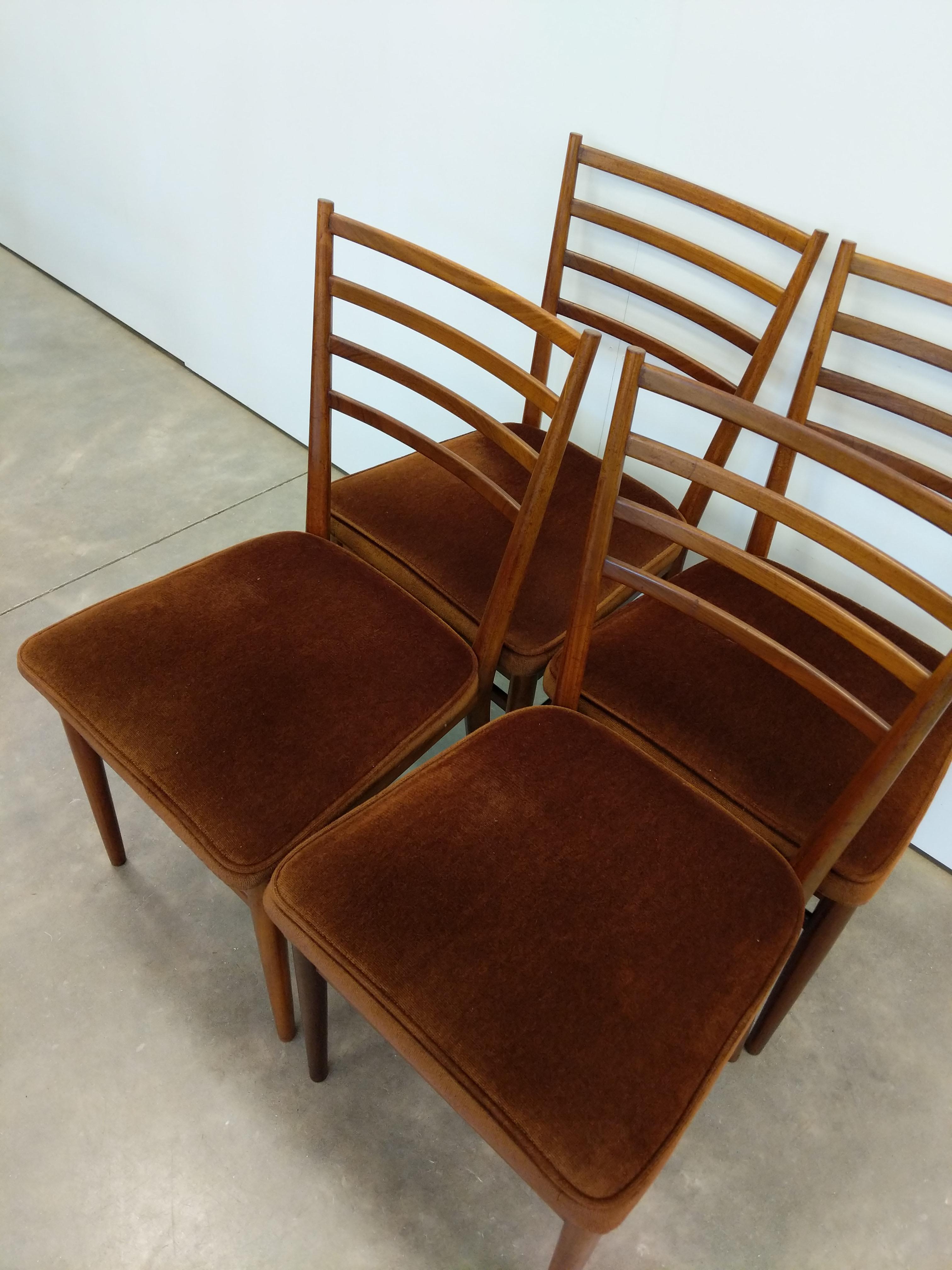 Satz von 4 Mid Century Modern Esszimmerstühlen von Meredew (Holz) im Angebot