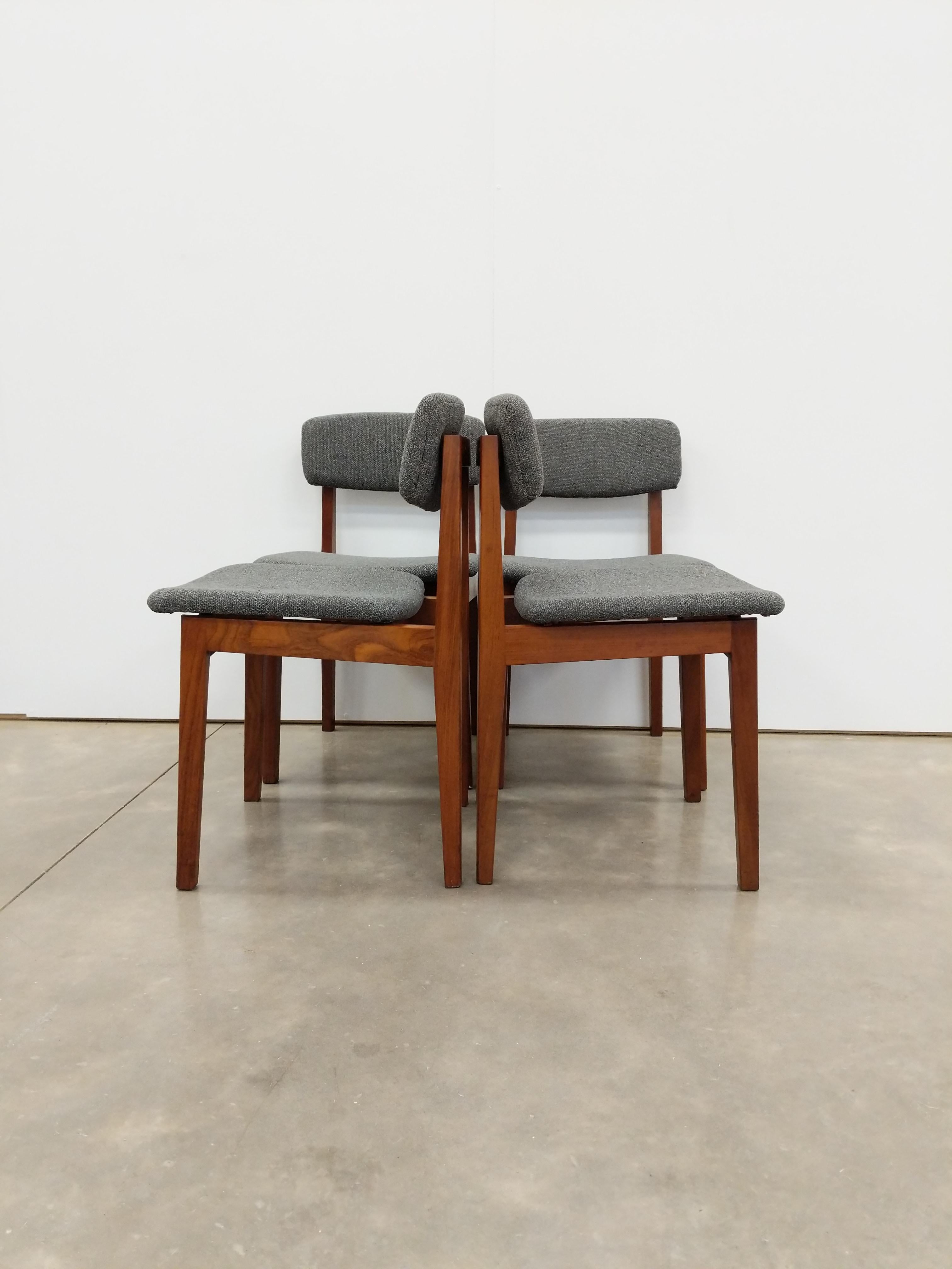 Canadien Ensemble de 4 chaises de salle à manger modernes du milieu du siècle dernier par RS Associates
