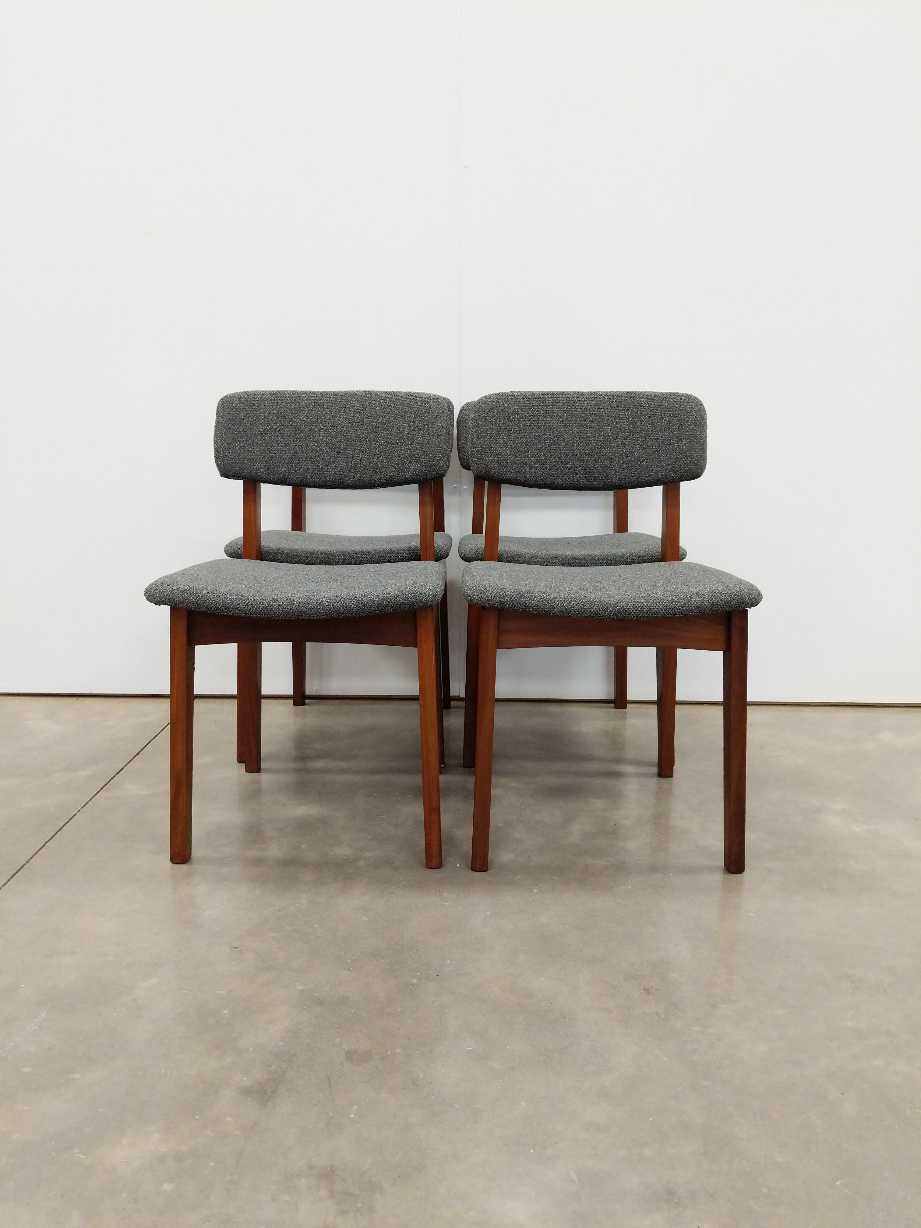 Ensemble de 4 chaises de salle à manger modernes du milieu du siècle dernier par RS Associates Bon état à Gardiner, NY